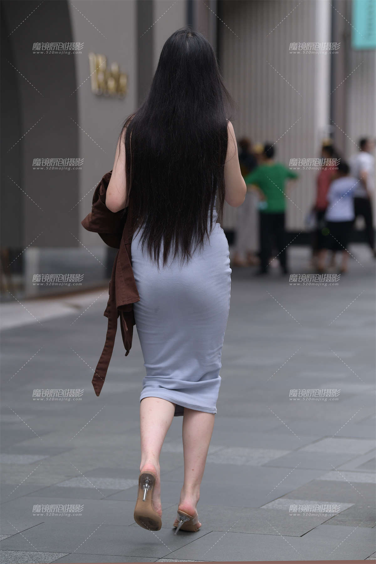 图片[2]-性感的长裙小姐姐-日更街拍