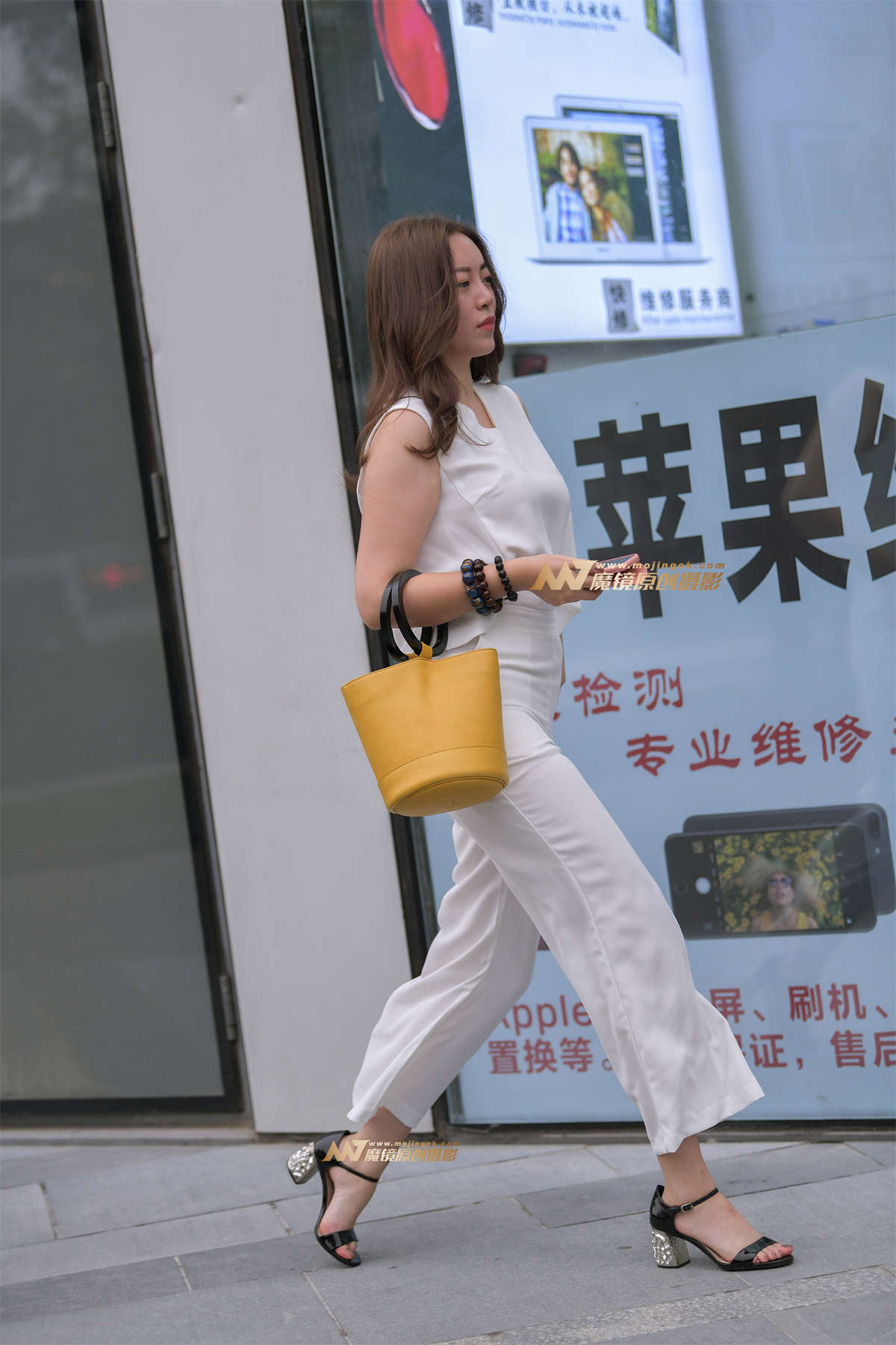 【一只傻麋鹿赛帖】傍晚偶遇气质白裤美女-难以忘怀-日更街拍