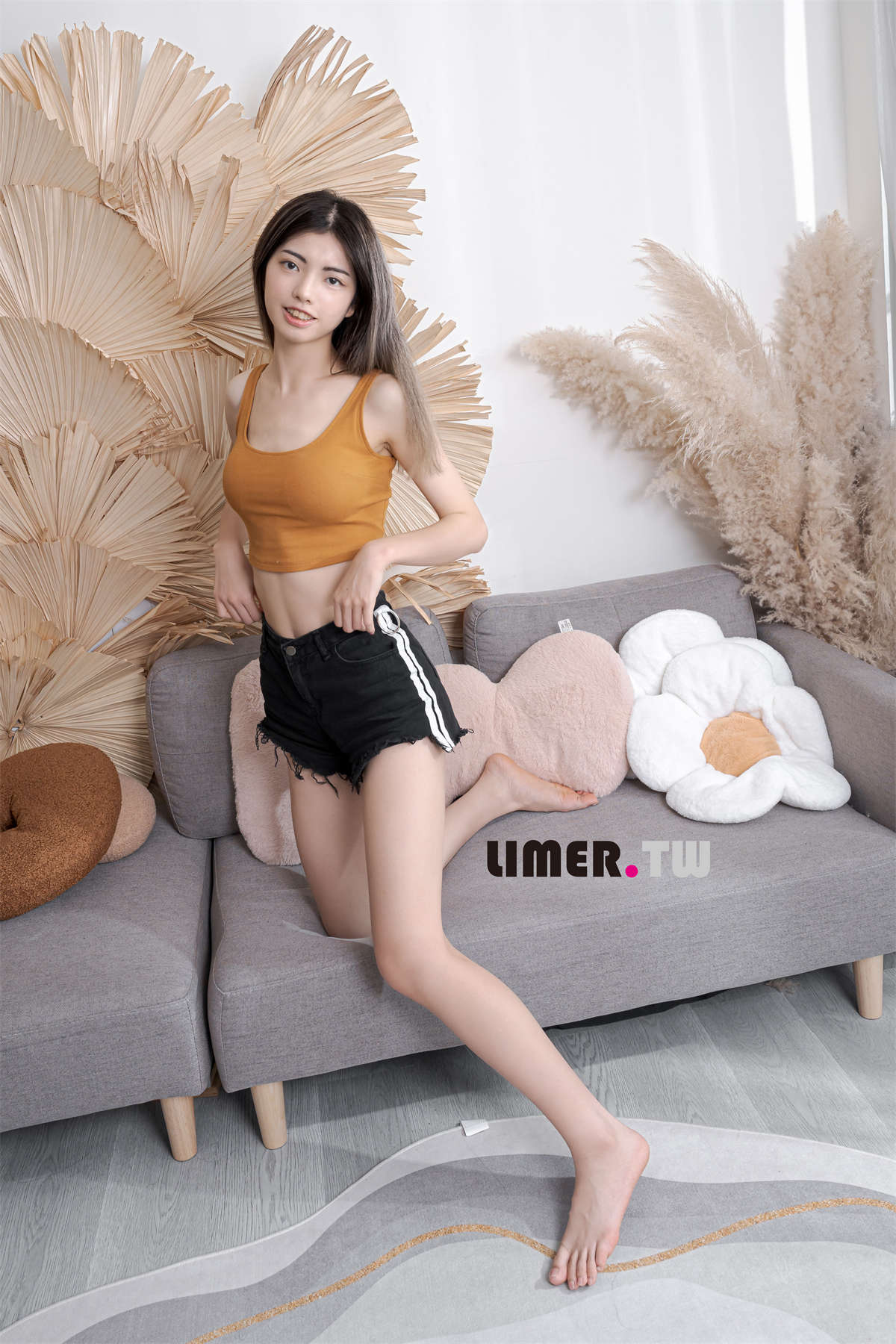 图片[2]-Limerence原创 NO.86 Lily 捨不得换の 旧鞋 x 灵活脚脚噜爆宝特瓶-日更街拍