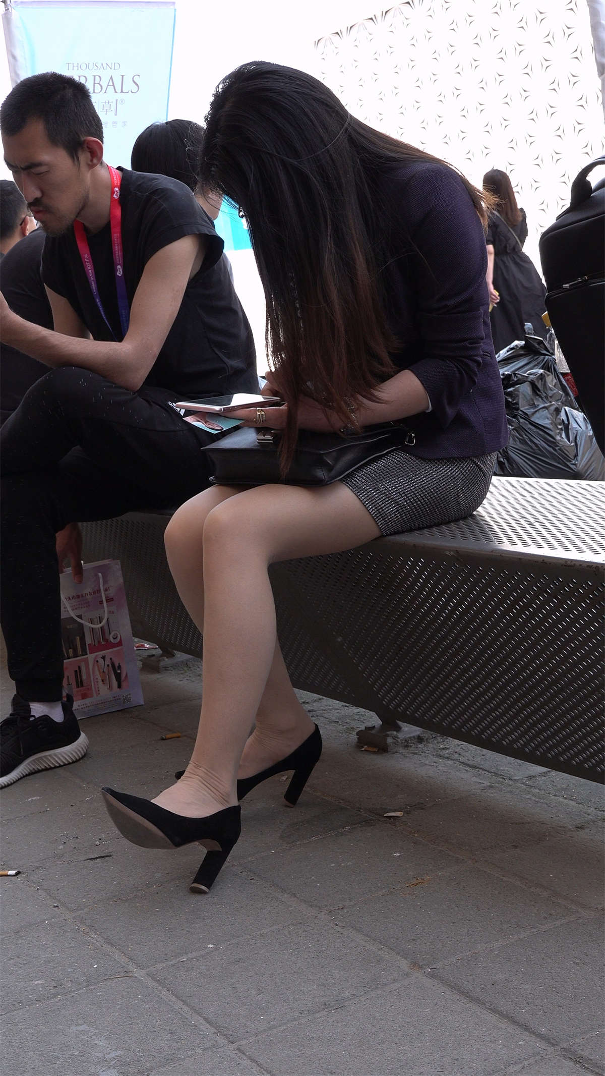 黑色高跟肉色丝袜展会美女OL-日更街拍