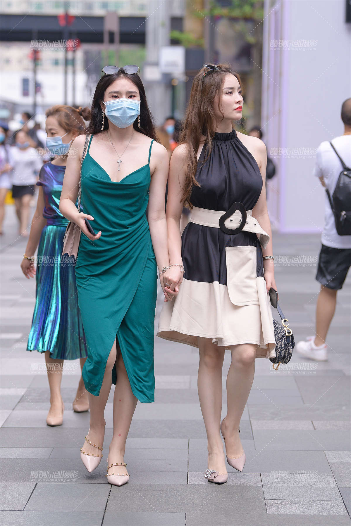 性感吊带倆闺蜜~-日更街拍