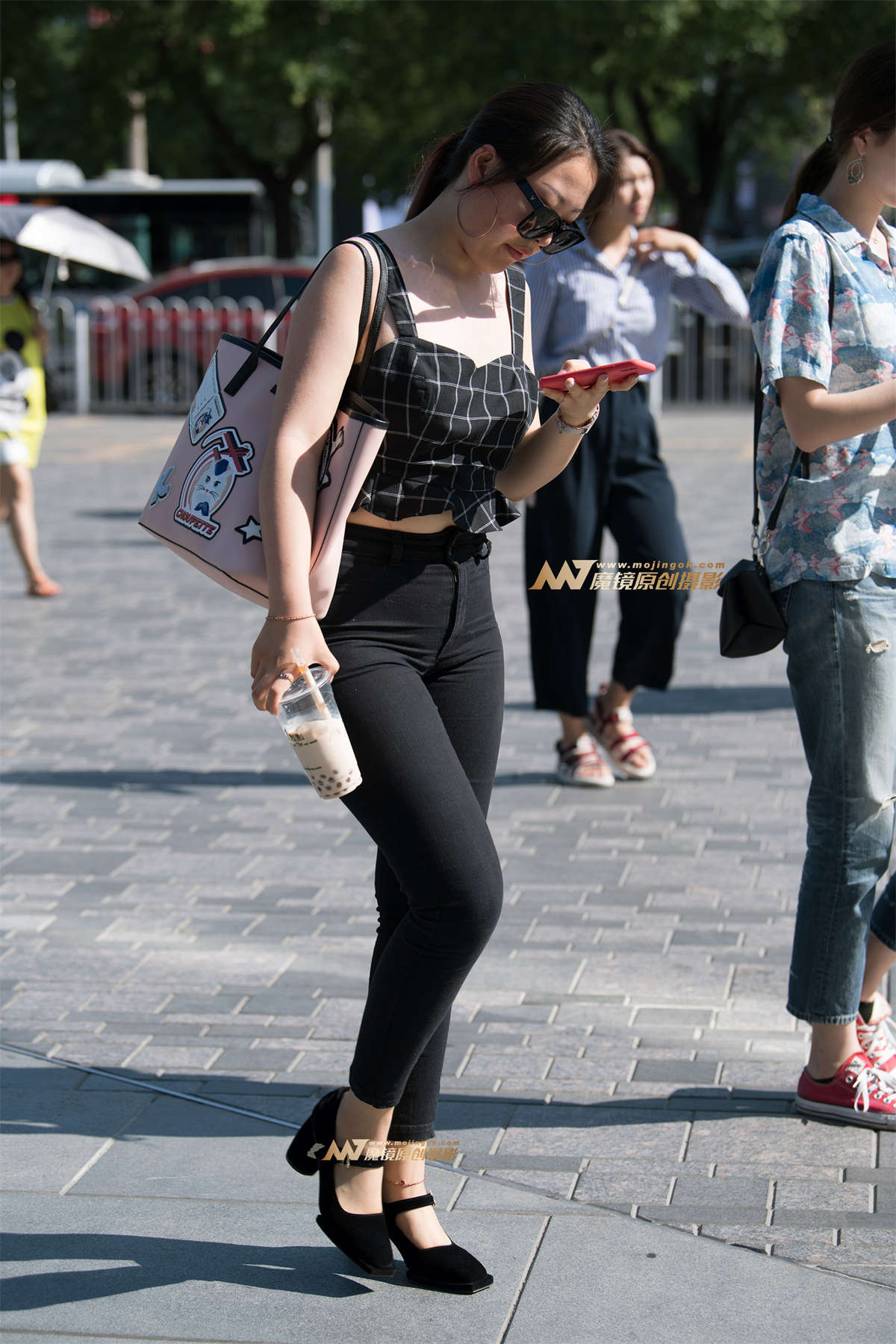 图片[2]-【一只傻麋鹿赛帖】超丰腴紧身黑裤美女-日更街拍