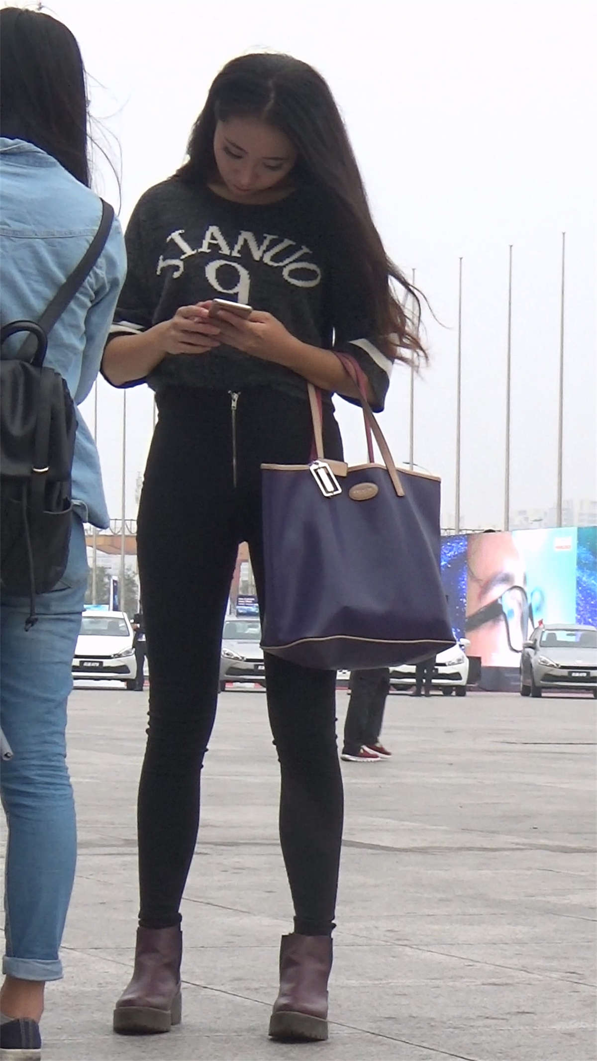 图片[2]-漂亮的脸蛋标准的大美妞-日更街拍