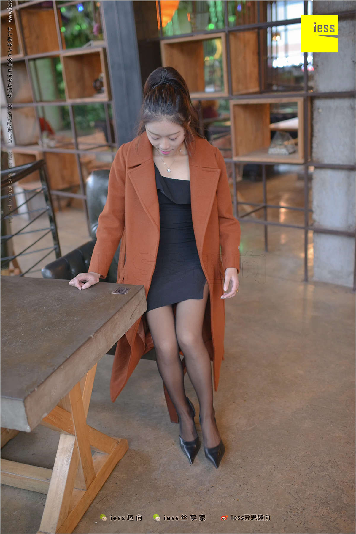 图片[2]-IESS异思趣向 丝足便当209期：小黑妞的黑丝美腿 小黑妹静静-日更街拍