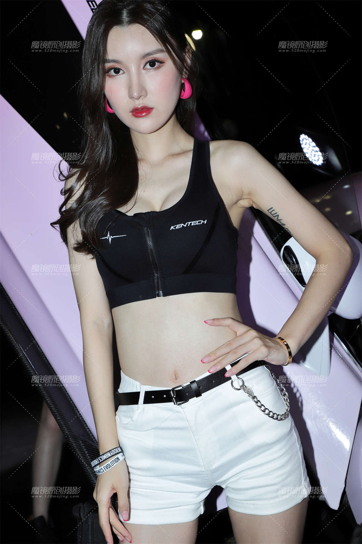 黑色抹胸 白色热裤6-日更街拍