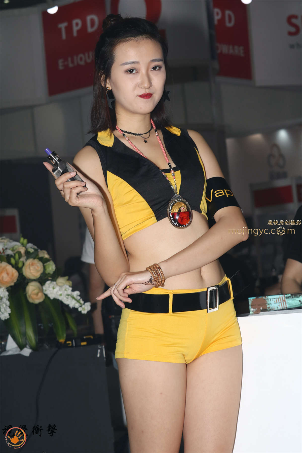 图片[2]-靓丽模特 黄色热裤-日更街拍