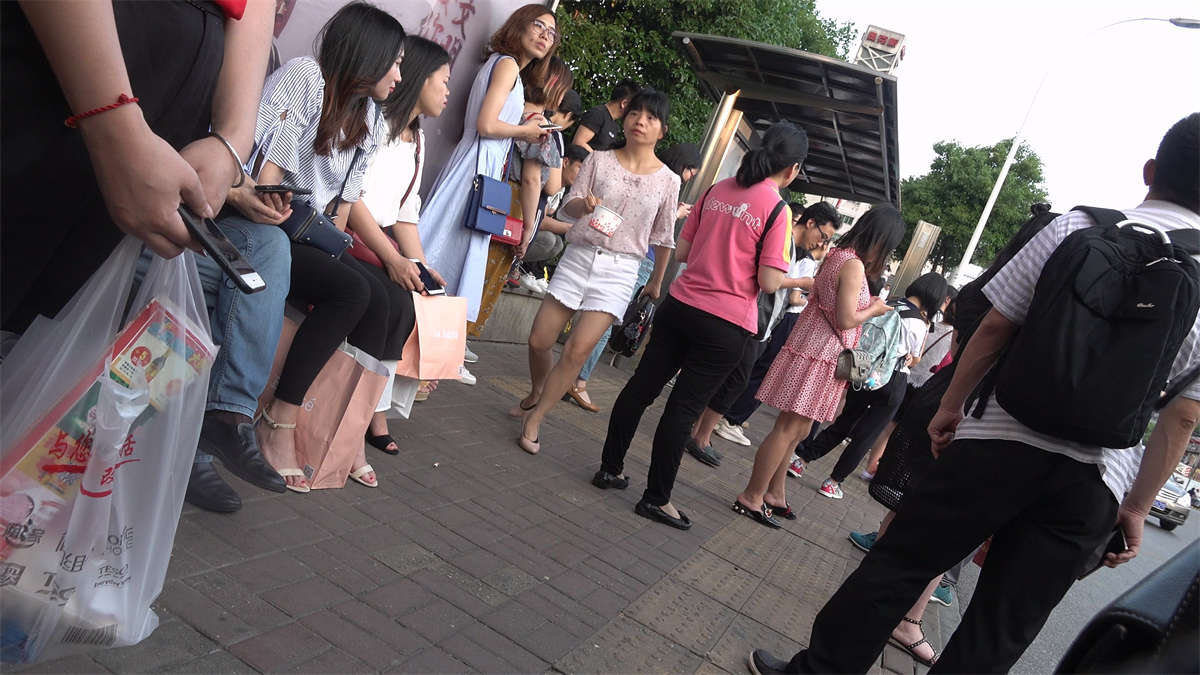 图片[2]-凉高美足美眉-日更街拍