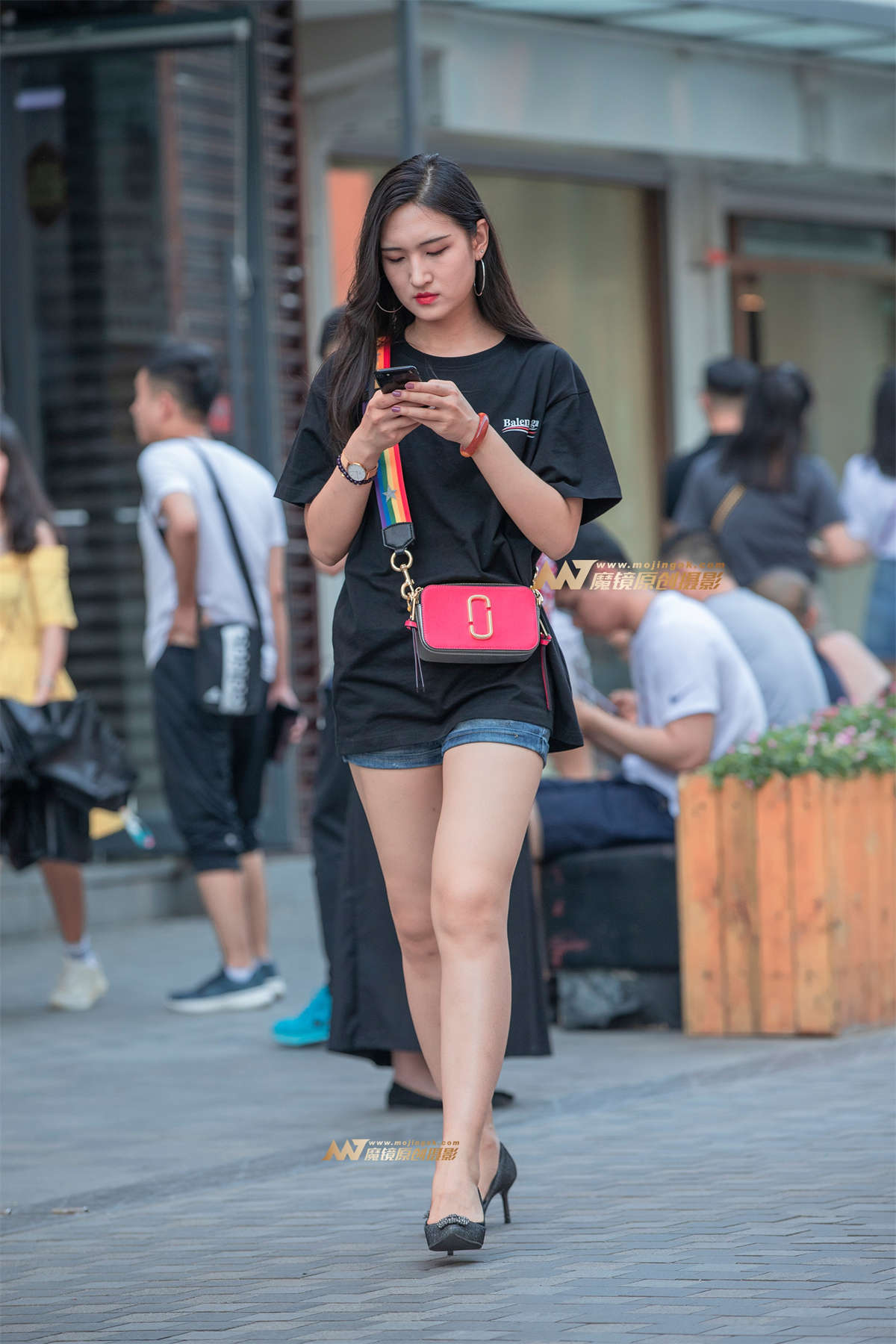 【街拍之魂赛帖】B49、这个少女有点冷-日更街拍