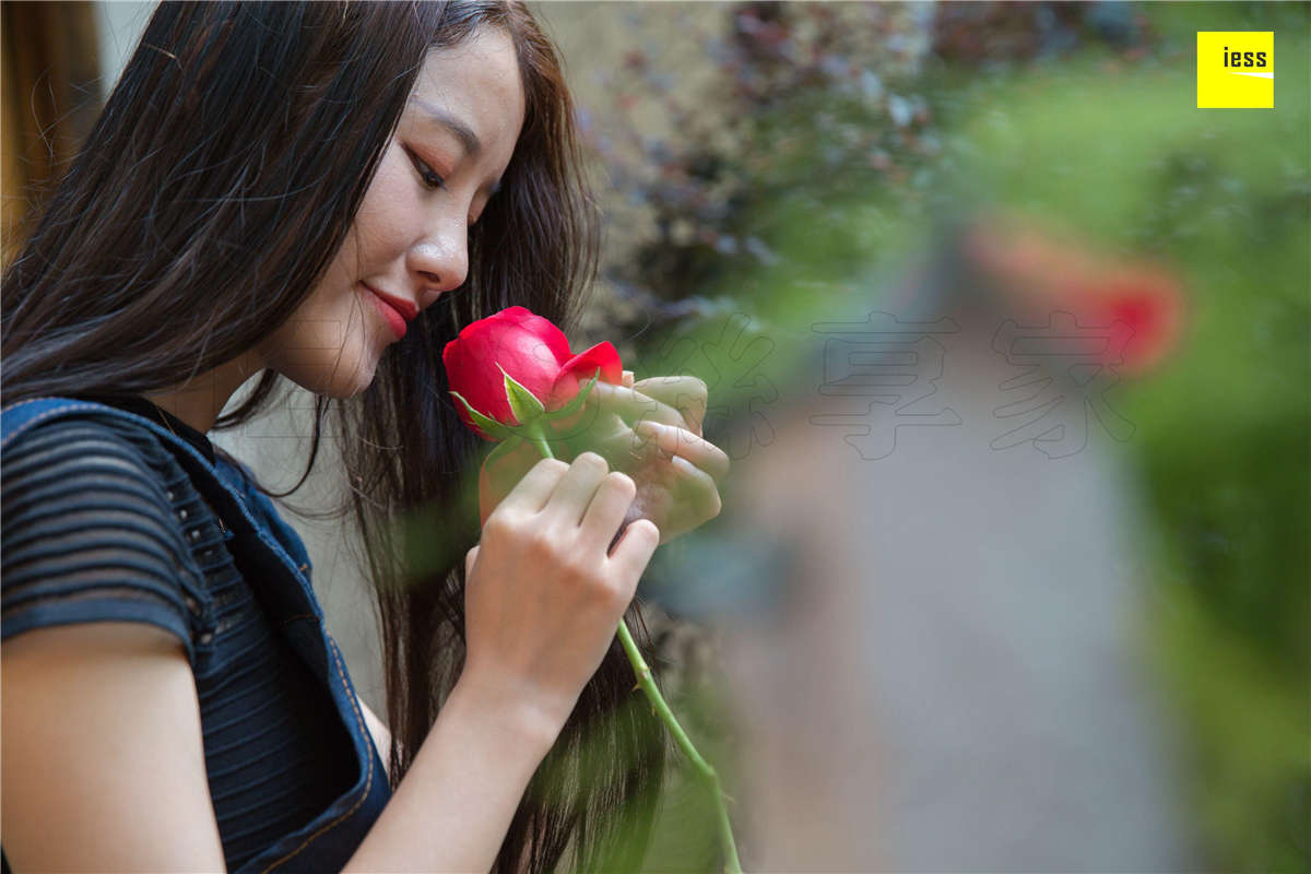 IESS异思趣向 魔鬼周三特刊30期 花艺师婉萍-日更街拍