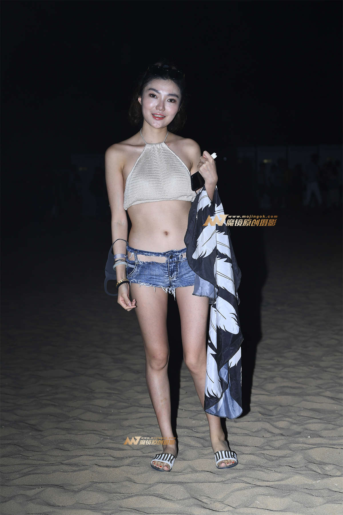 【一只傻麋鹿赛帖】超级性感吊带露股沟小热裤极品蛮腰...-日更街拍