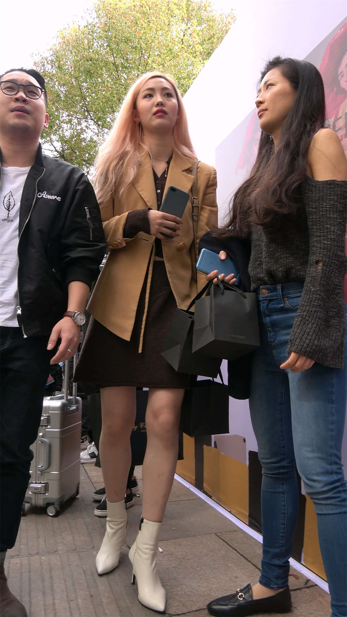 图片[2]-短裙美腿漂亮美女-日更街拍