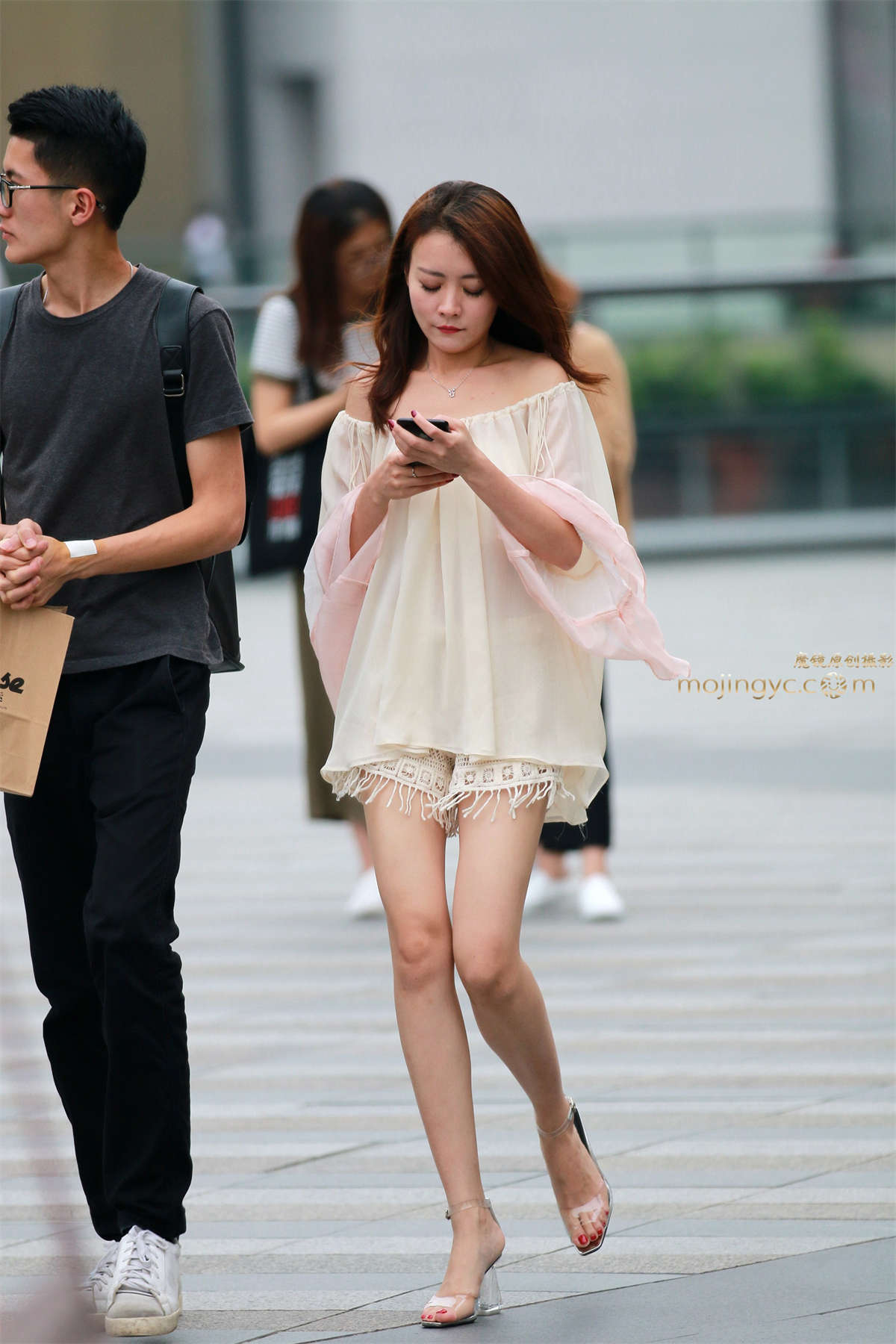 细长美腿-日更街拍