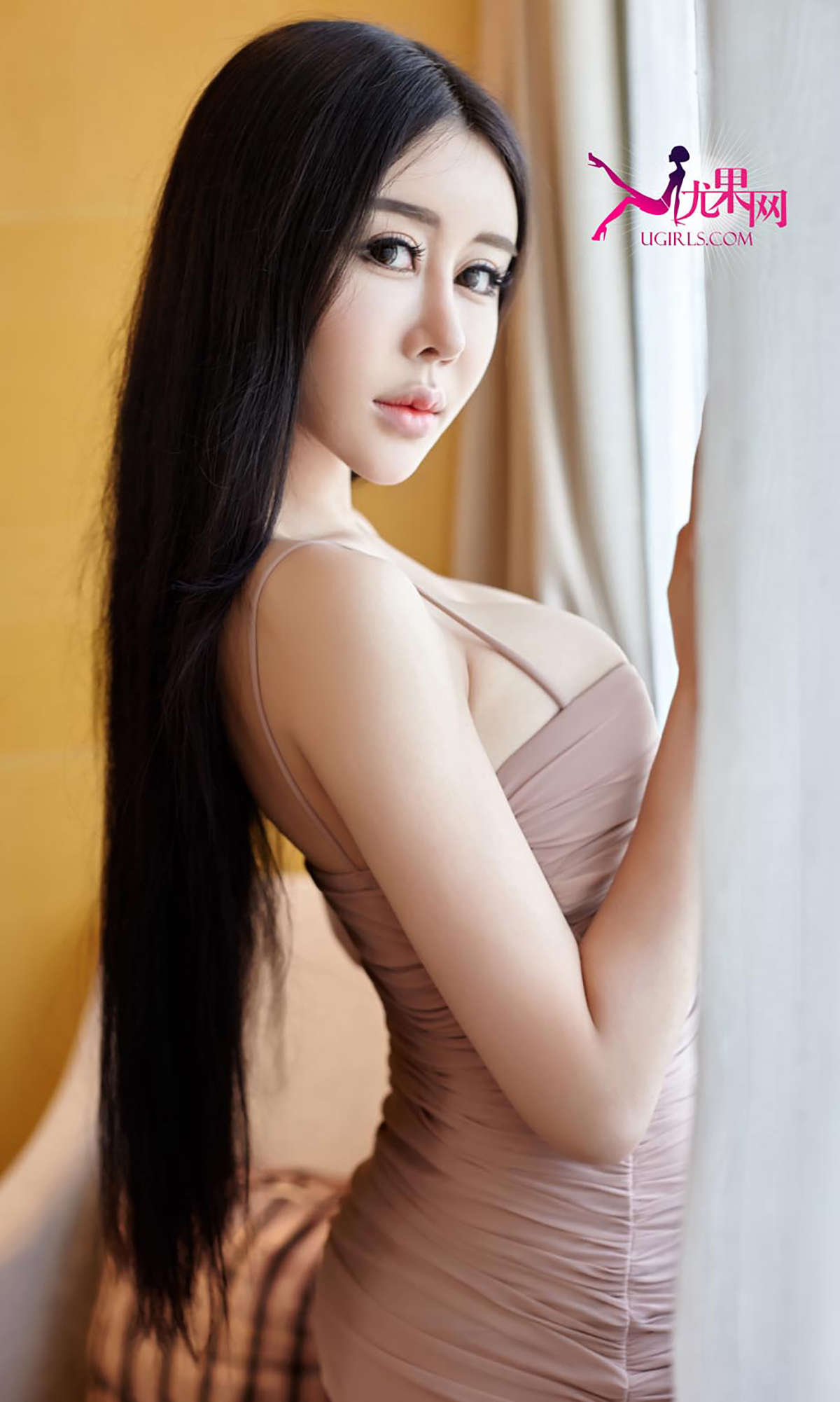 Ugirls爱尤物 NO.107 雪儿 美目流盼 轻灵动人-日更街拍