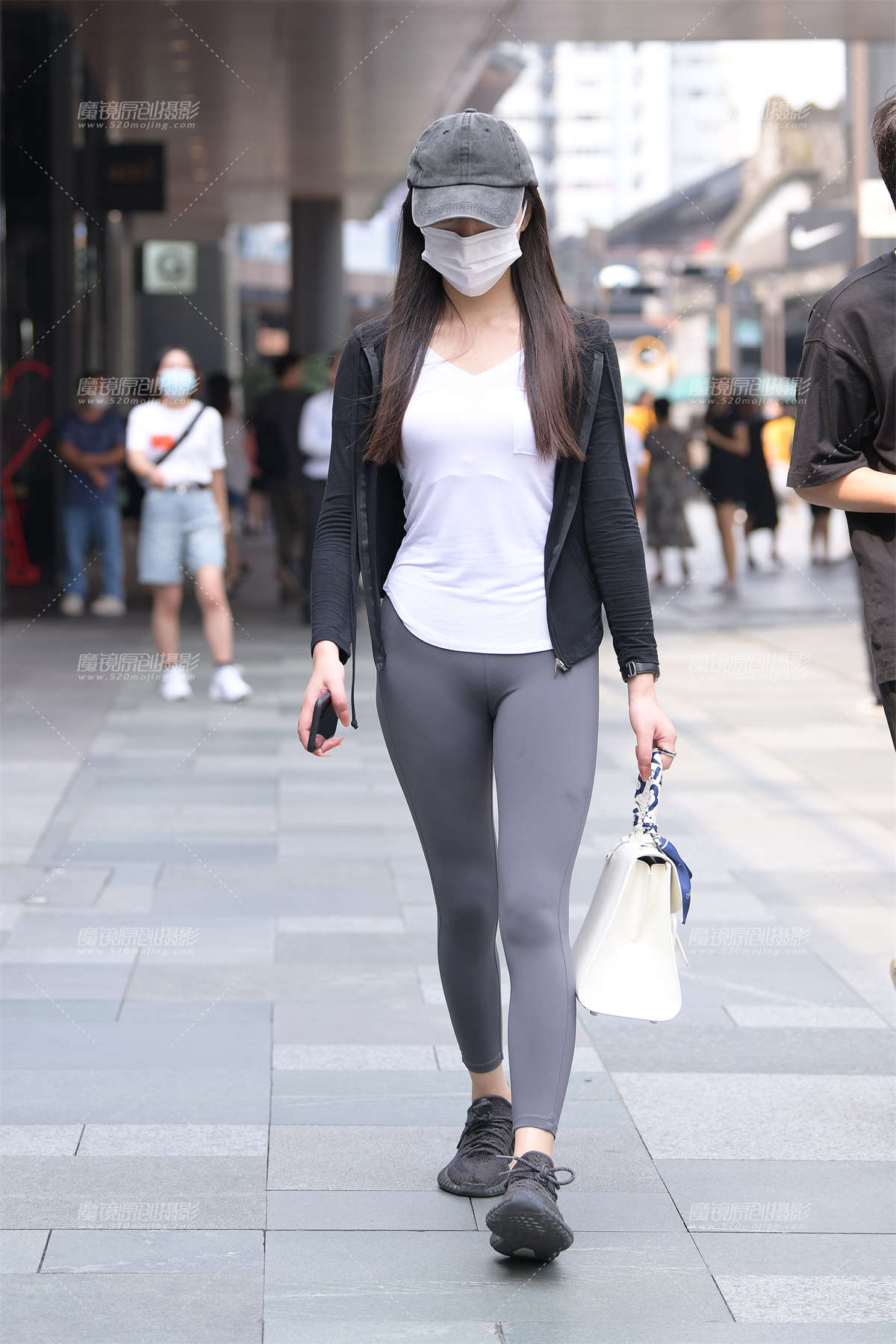 性感灰色紧身裤女友-日更街拍