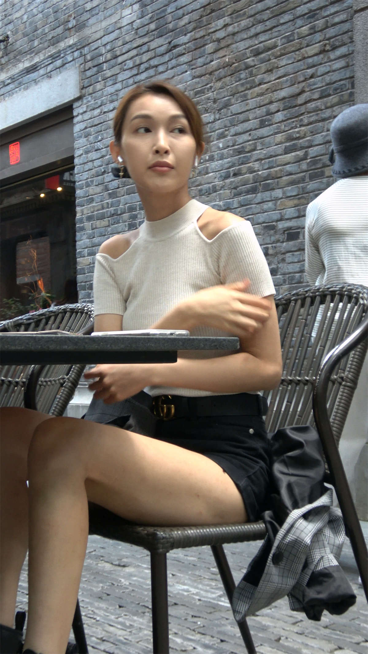 图片[2]-美女闺蜜相约下午茶-日更街拍