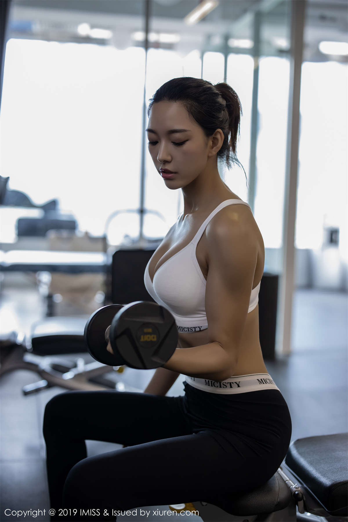 图片[2]-IMiss爱蜜社 2019.11.05 VOL.396 嫣儿-日更街拍