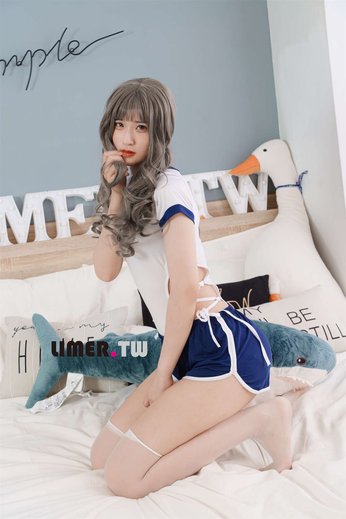 图片[2]-Limerence原创 NO.90 7bao 体育服下 裸足＆白丝-日更街拍