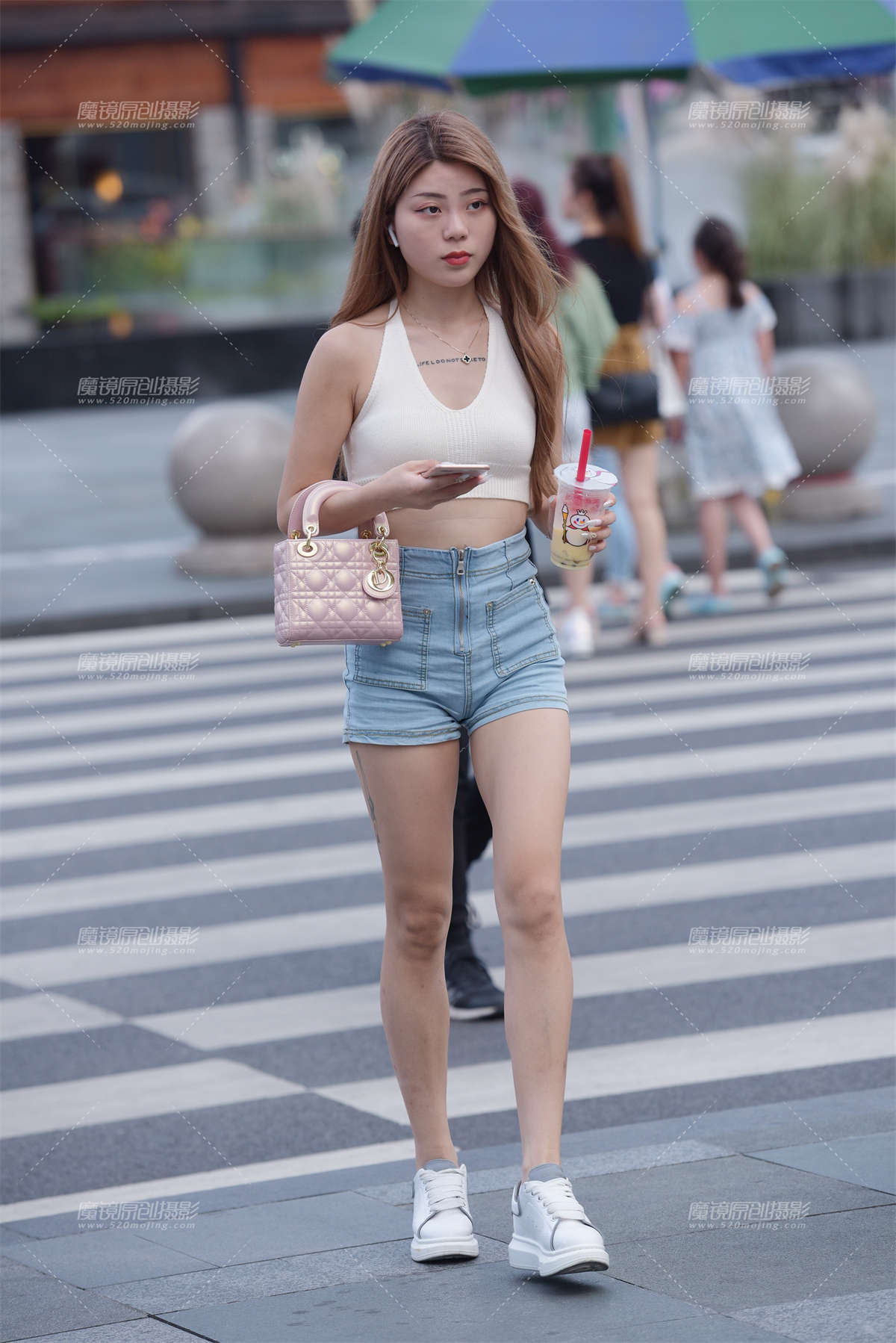 金发美女-日更街拍