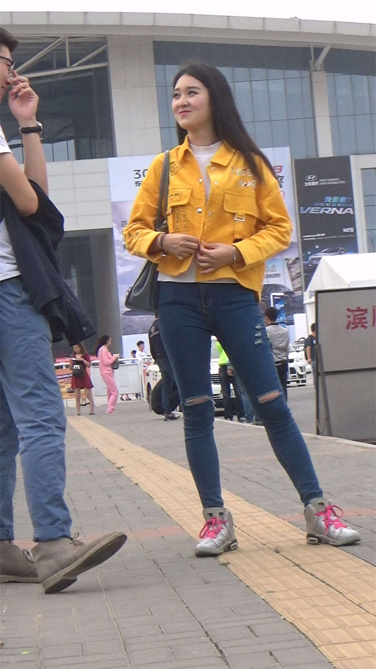 图片[2]-极品牛仔裤模特美女-日更街拍