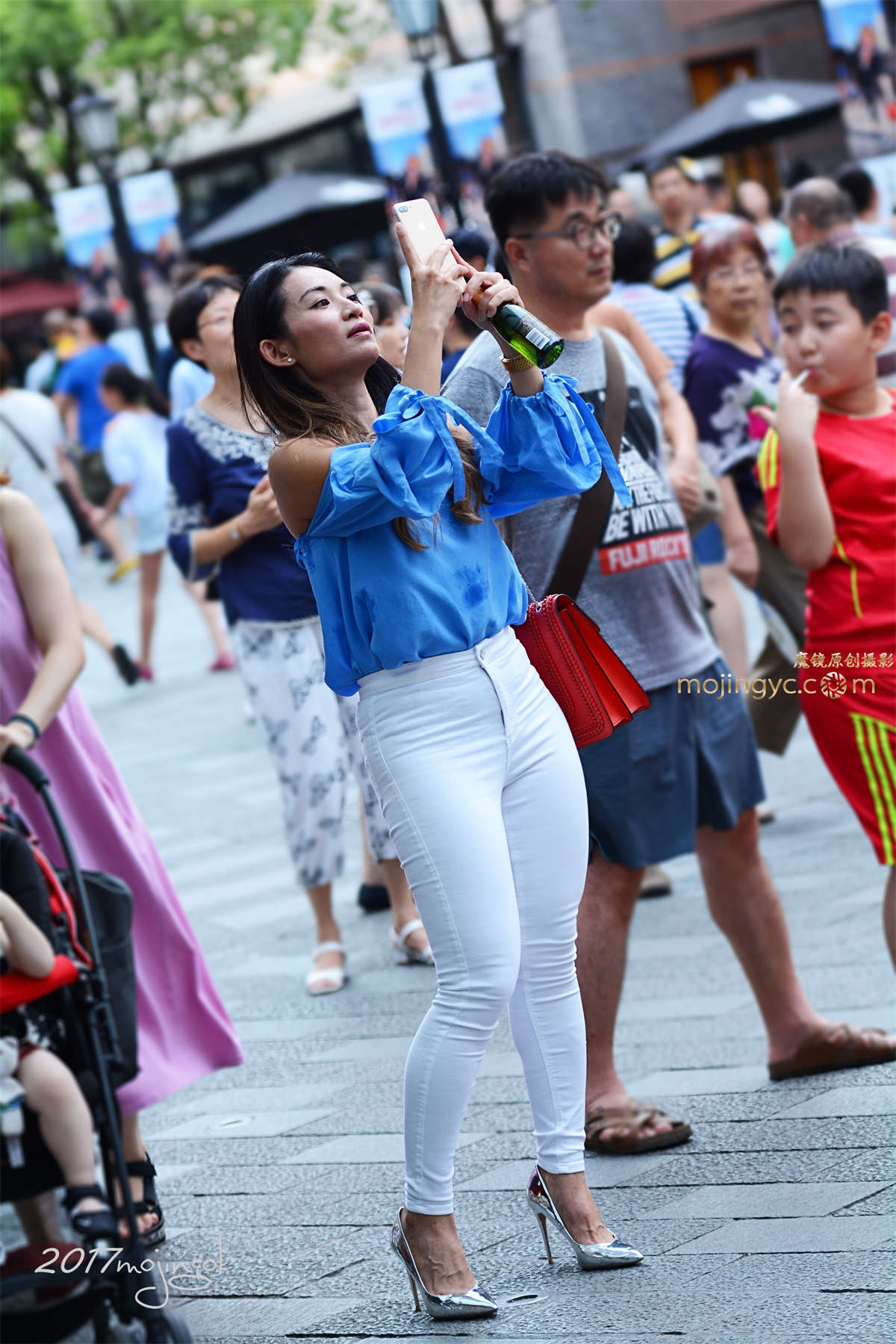 咔喳赛帖-透着蕾丝的白裤-日更街拍