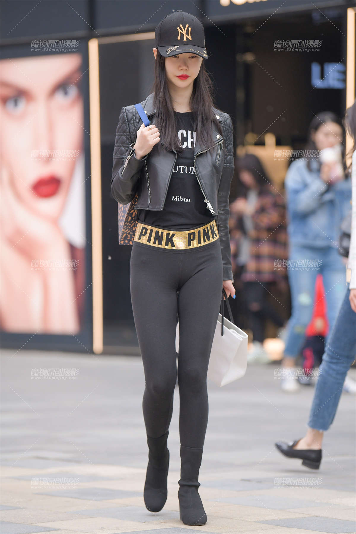 【红石赛帖】性感黑色紧身裤美女-日更街拍