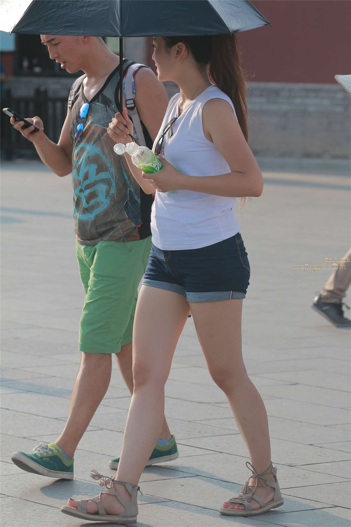 丰满紧俏美腿短裤（25P）-日更街拍