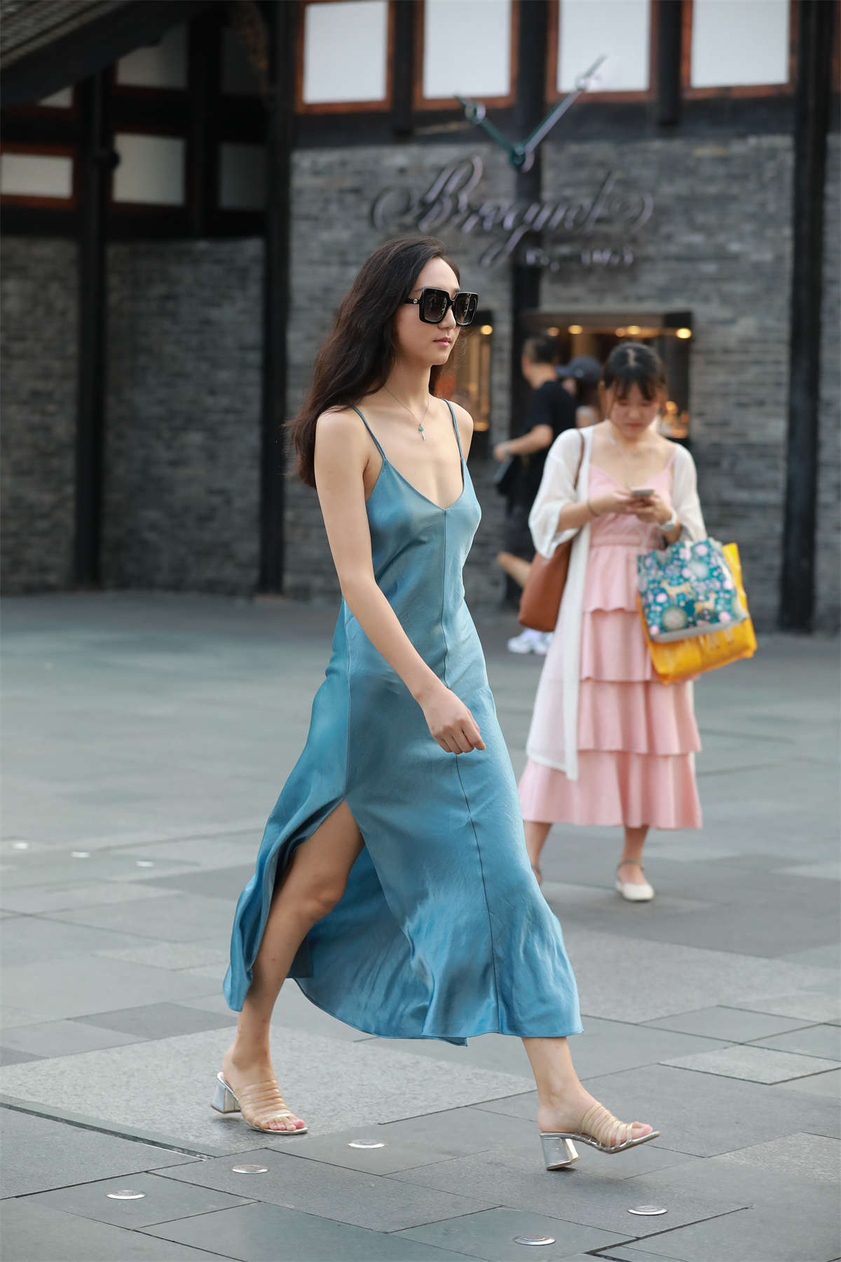 【凯恩赛贴】舒适的绸缎最适合夏天-日更街拍