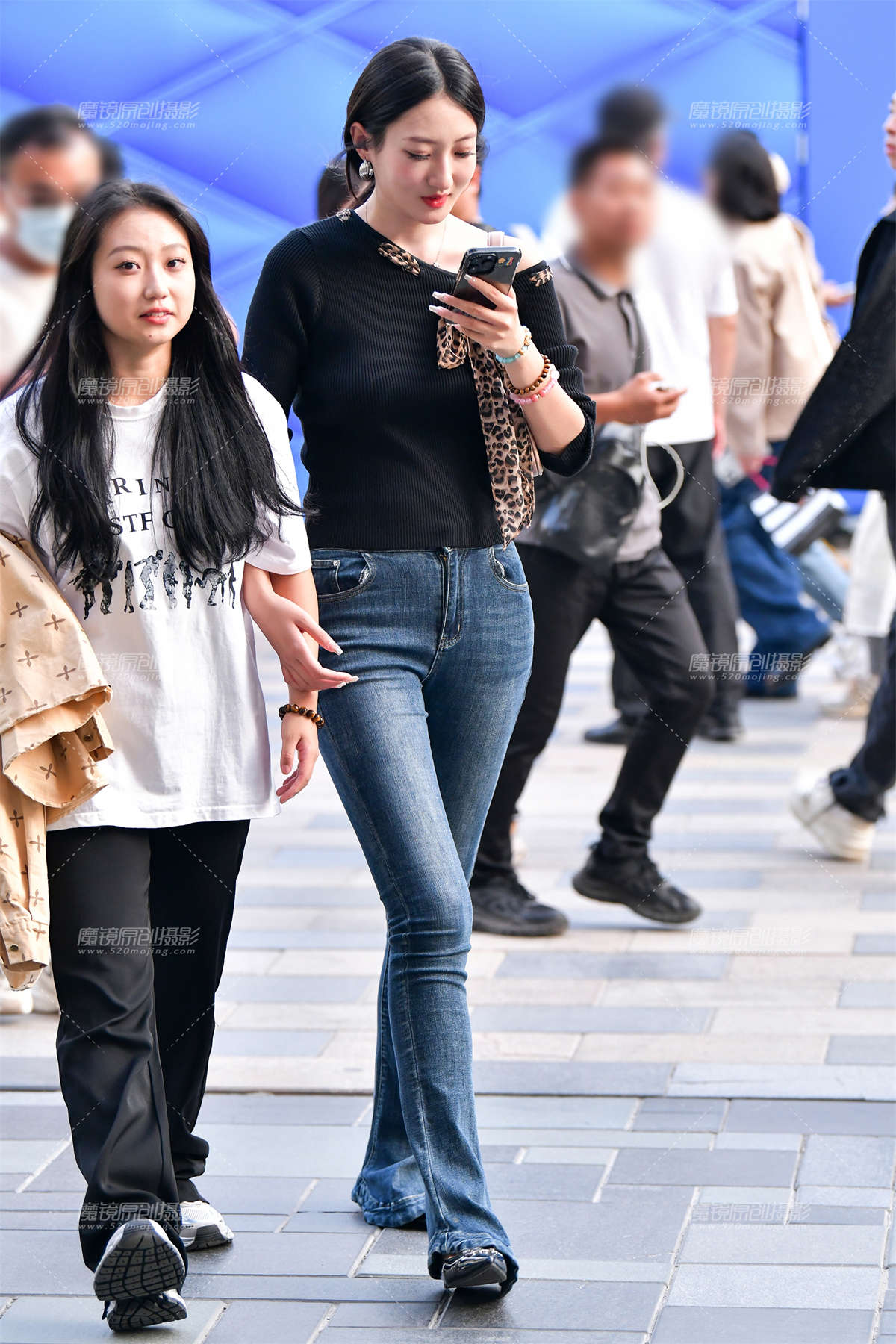 ★长腿苗条牛仔裤美女-日更街拍