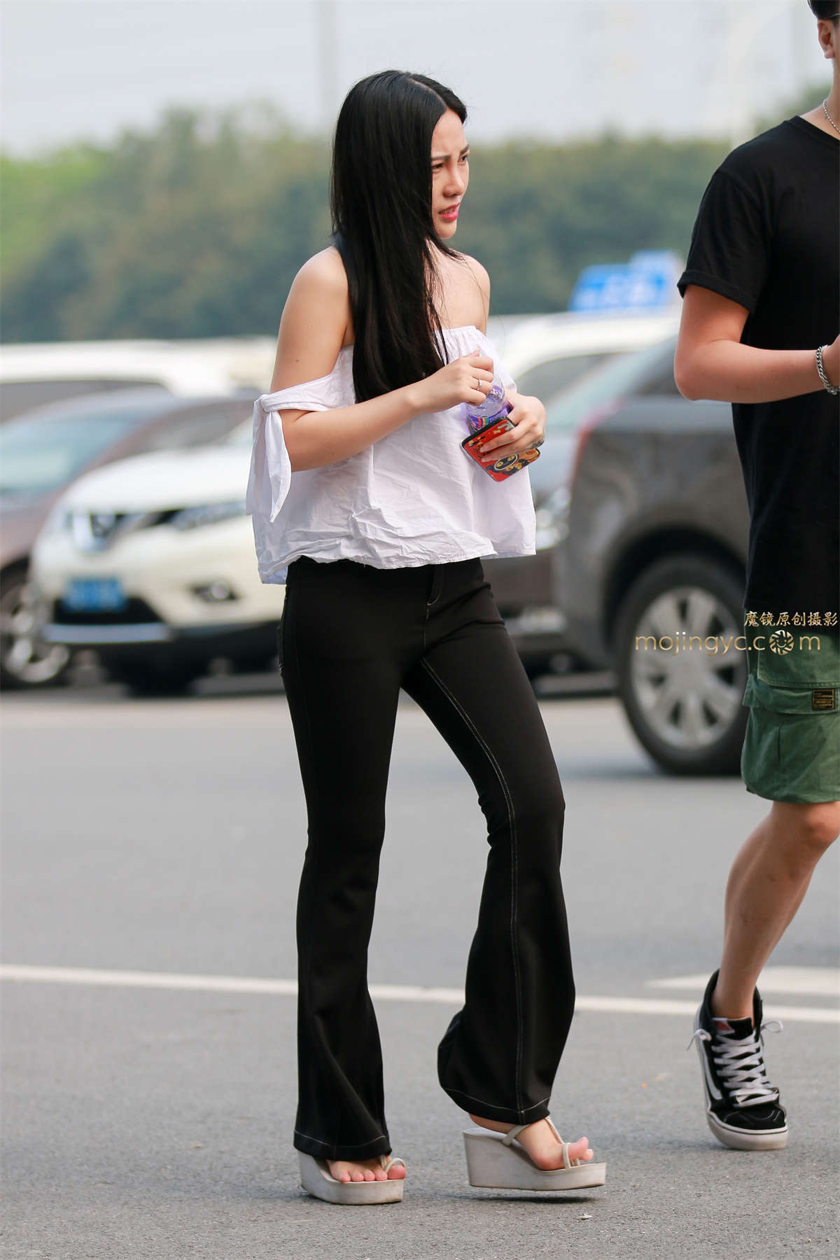 图片[2]-香肩 紧身喇叭裤-日更街拍