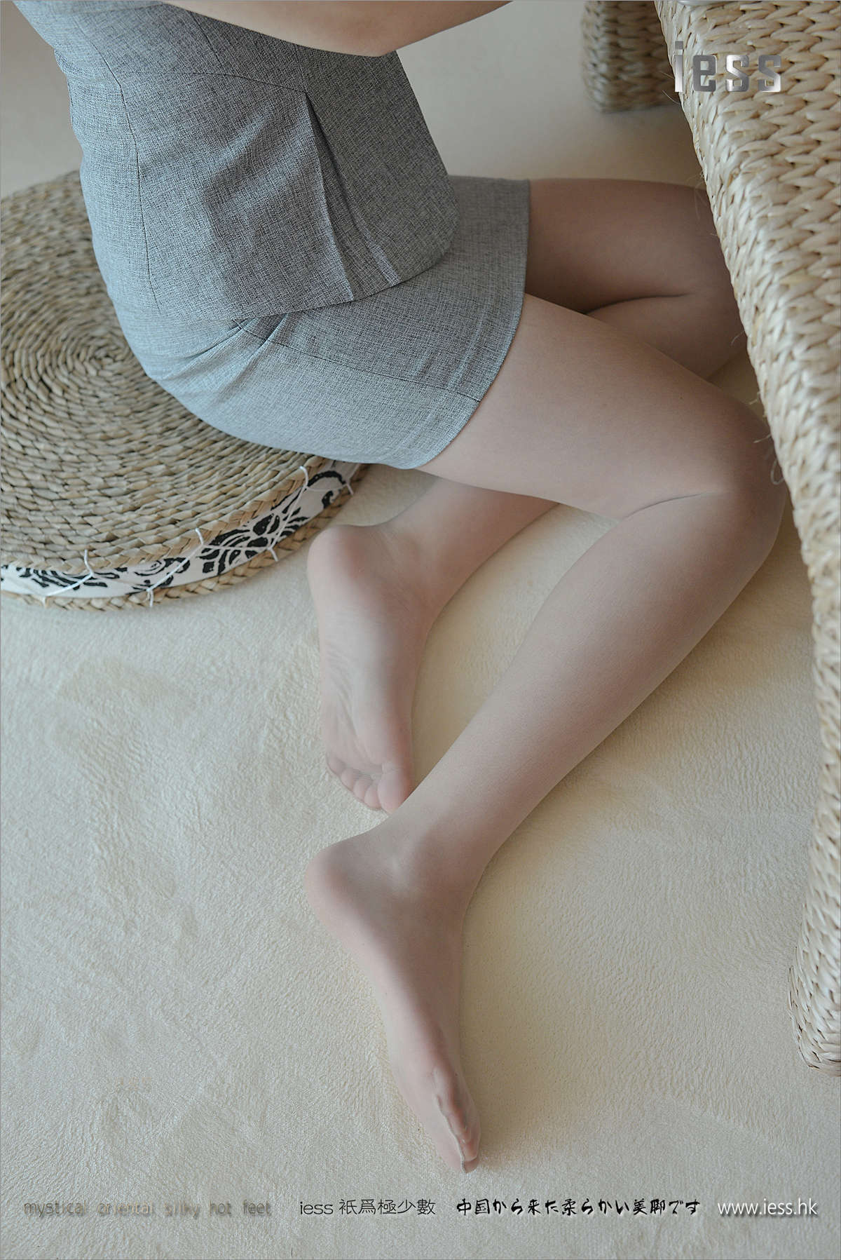 图片[2]-IESS异思趣向 丝足便当093期：我的女同事 小夕-日更街拍