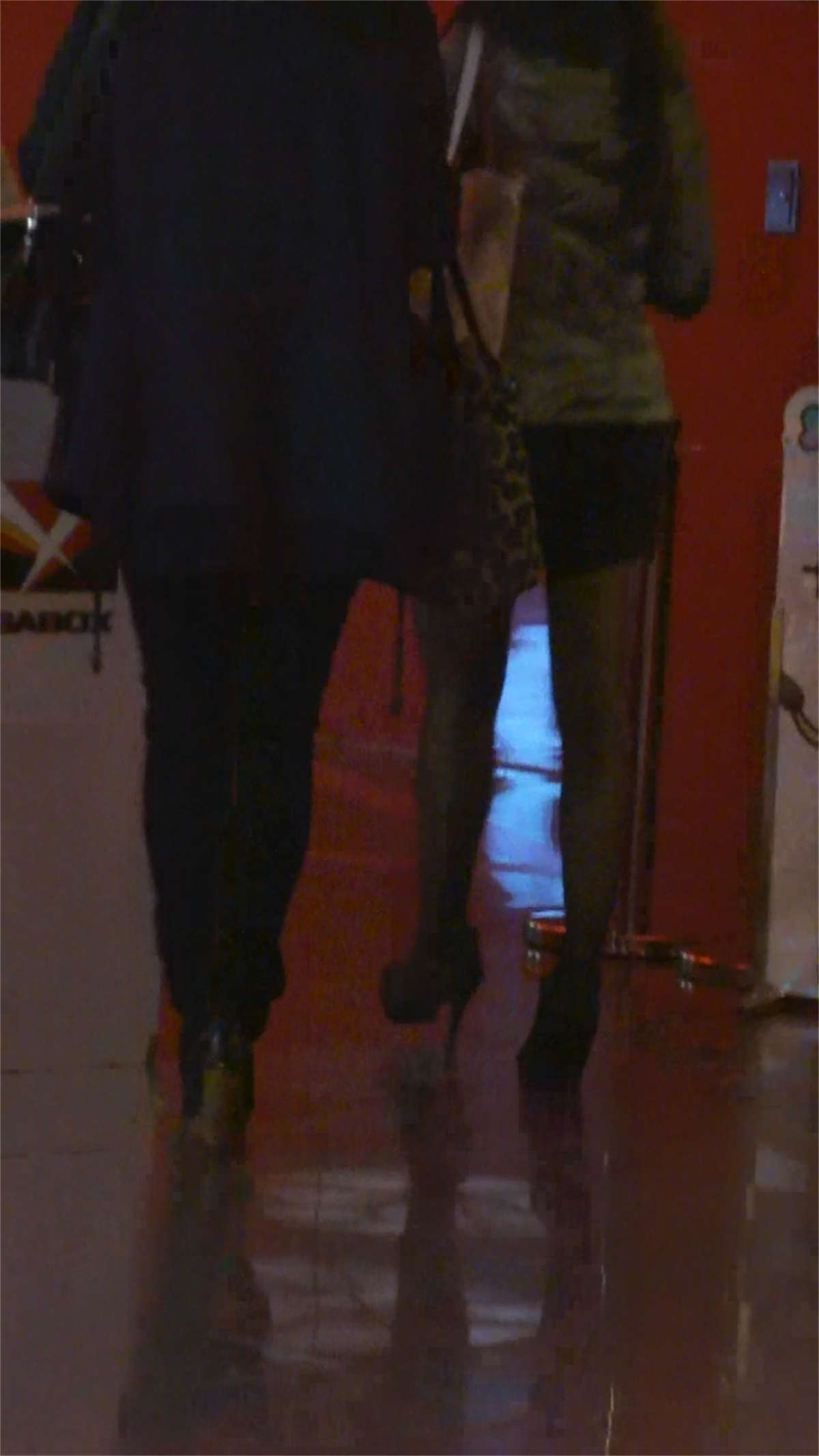 图片[2]-紫色紧身包臀裙美女-日更街拍