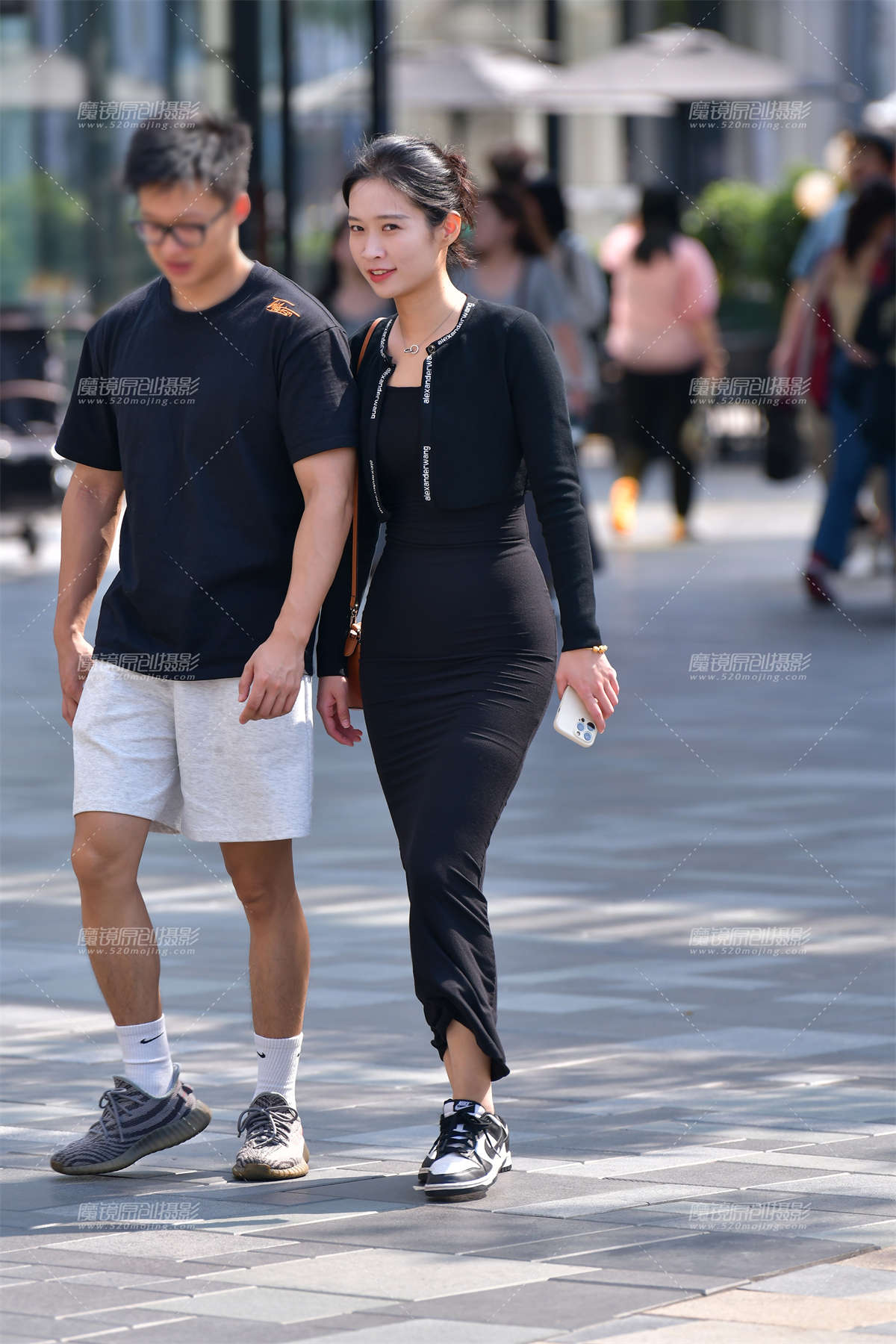 ★棉质裹身裙美女-日更街拍