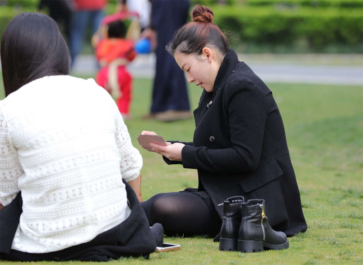 图片[2]-踏青公园街拍系列No.720 少妇短肉丝 第3套-日更街拍