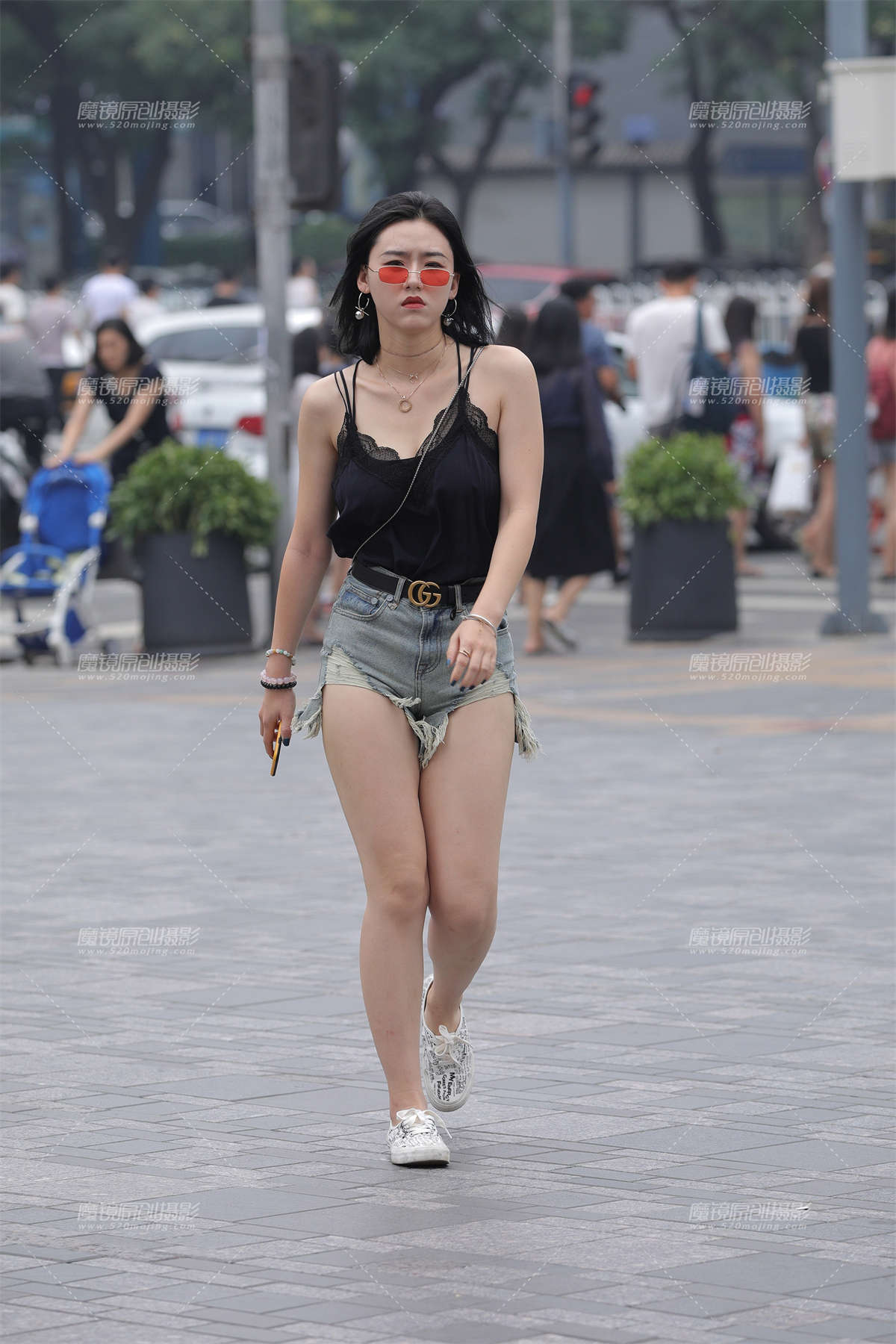 性感美背热裤美女-日更街拍