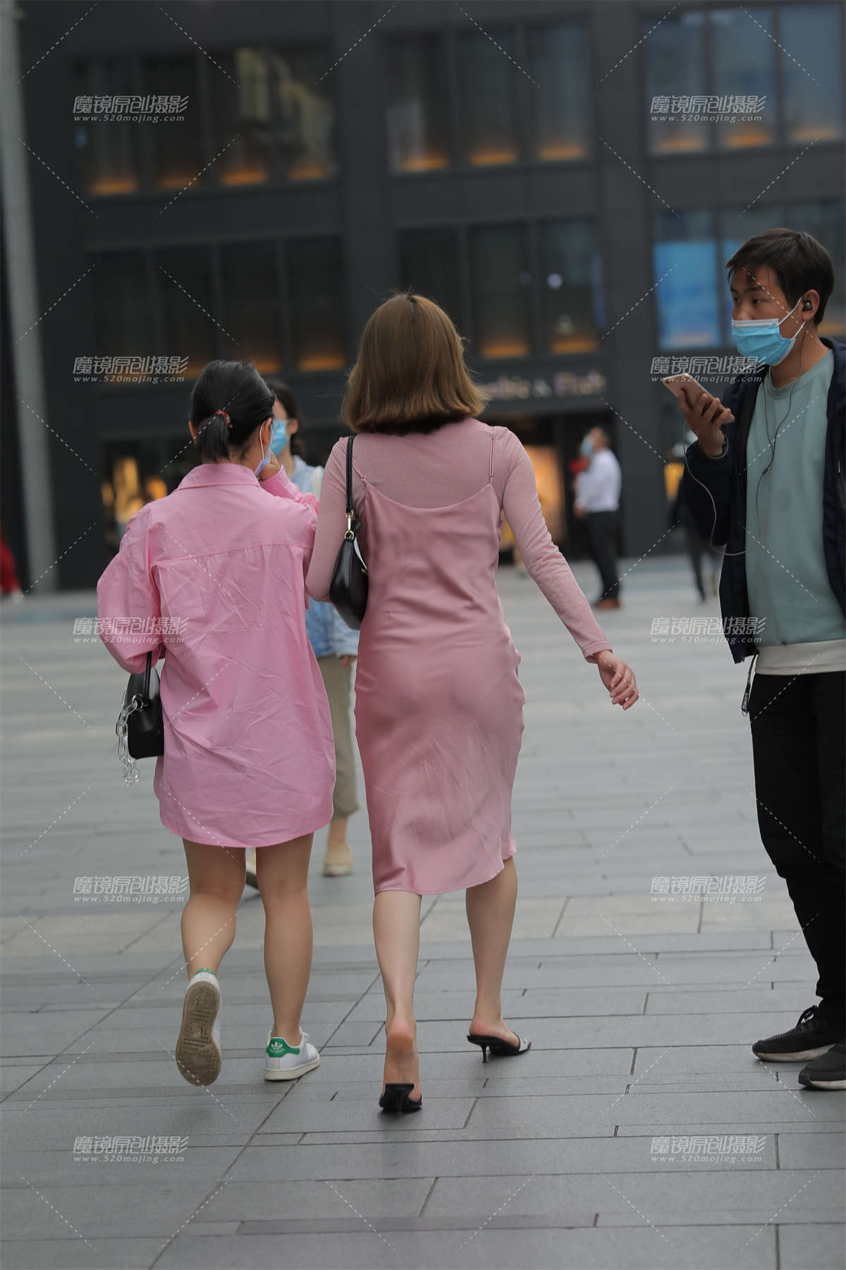 图片[2]-【凯恩赛贴】丝质长裙-日更街拍