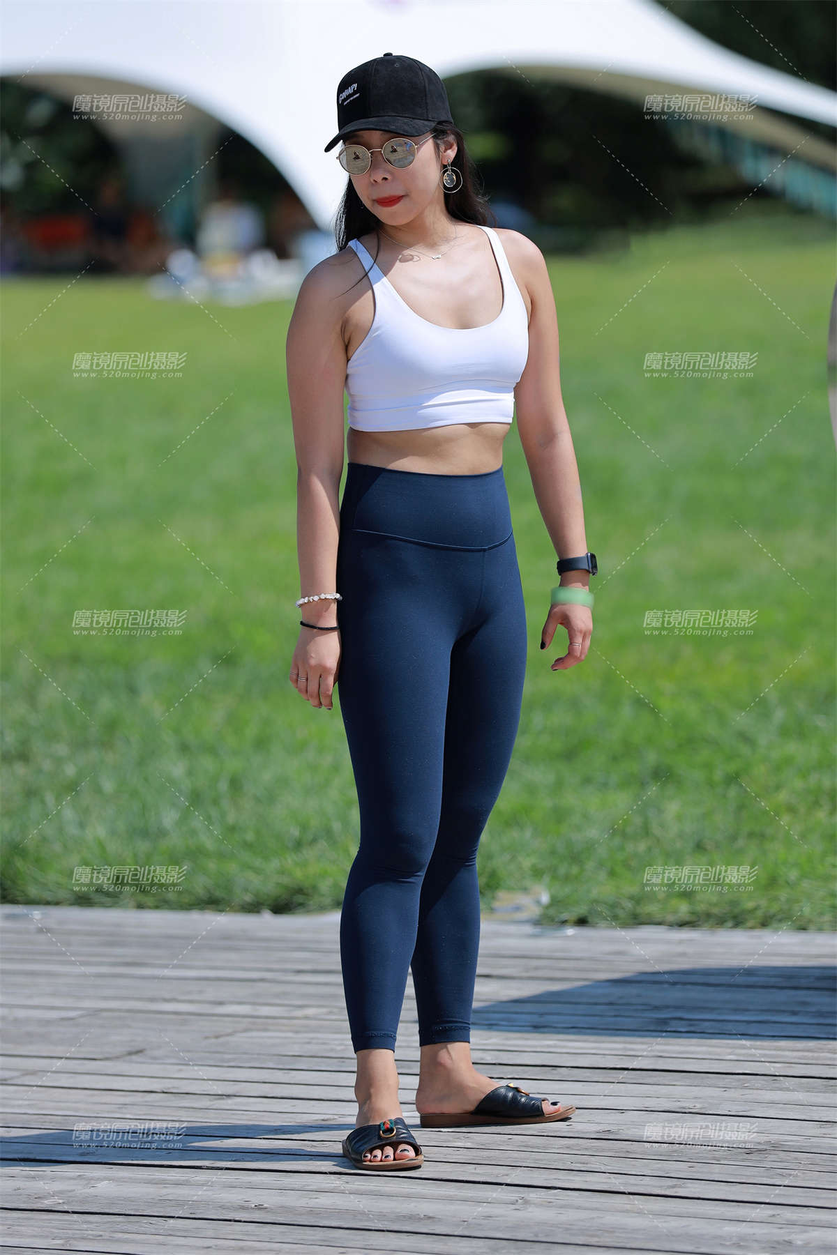 【小默赛帖】1666★喜欢自拍的美女★-日更街拍