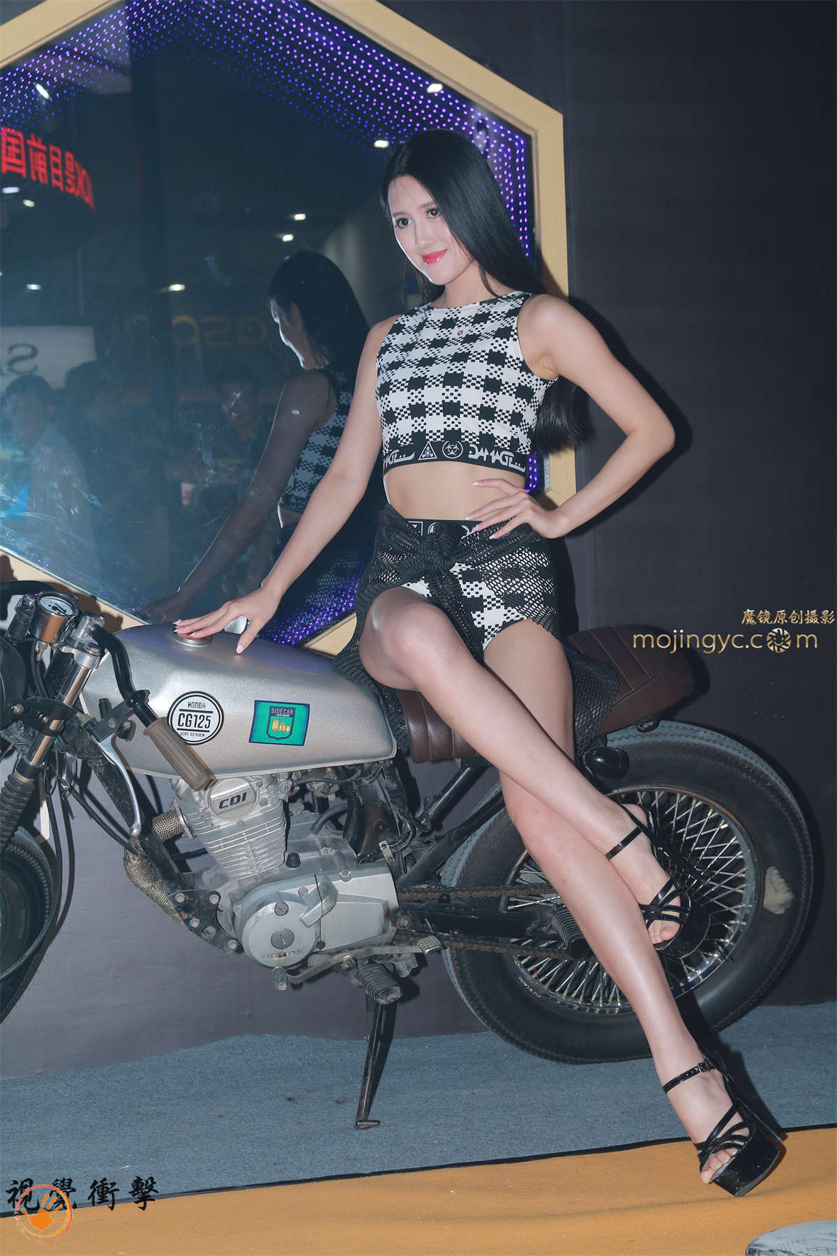 连体比基尼美女模特-日更街拍