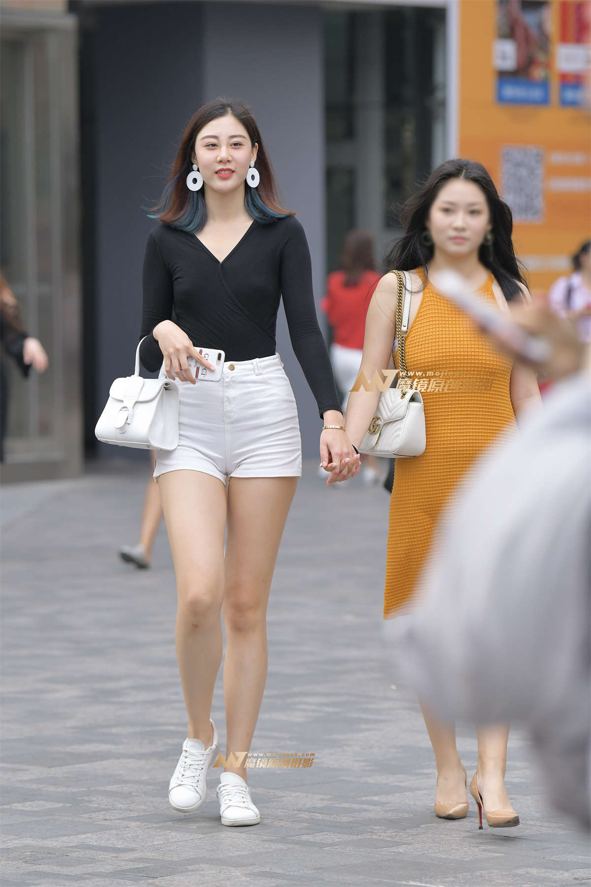 【红石赛帖】美女笑的真漂亮-日更街拍