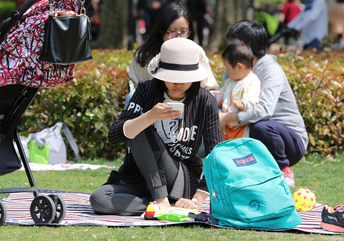 图片[2]-踏青公园街拍系列No.721 少妇短肉丝 第2套-日更街拍