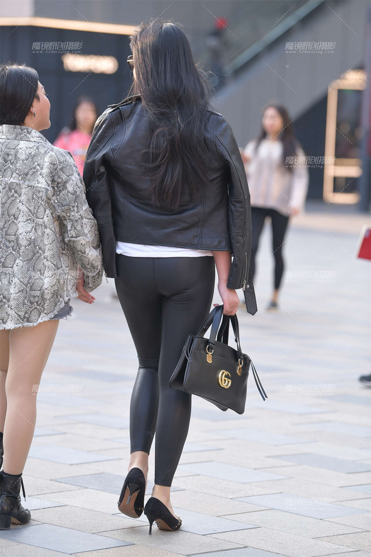 图片[2]-【红石赛帖】性感紧身皮裤__-日更街拍