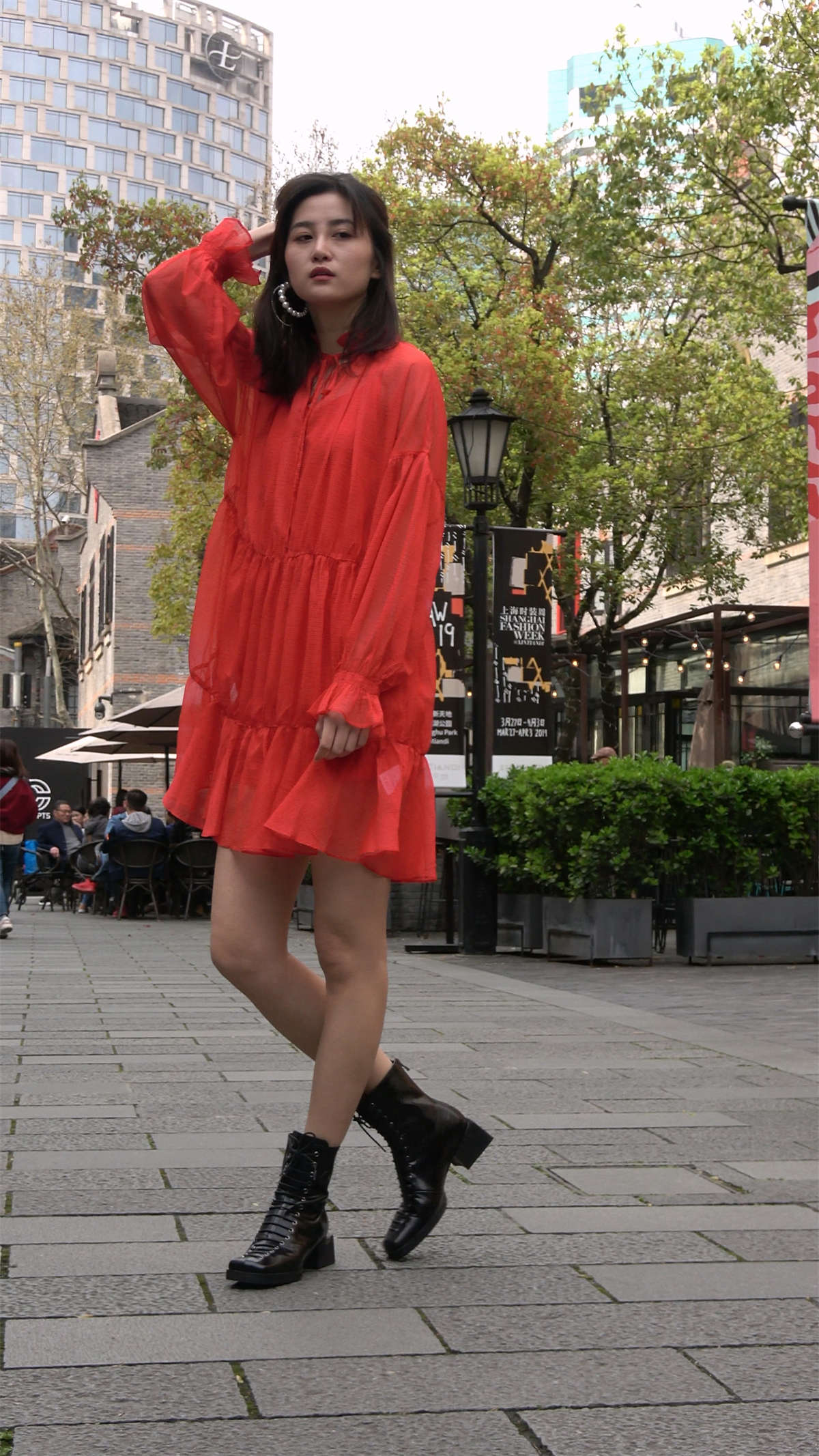 图片[2]-美丽气质红裙美女-日更街拍