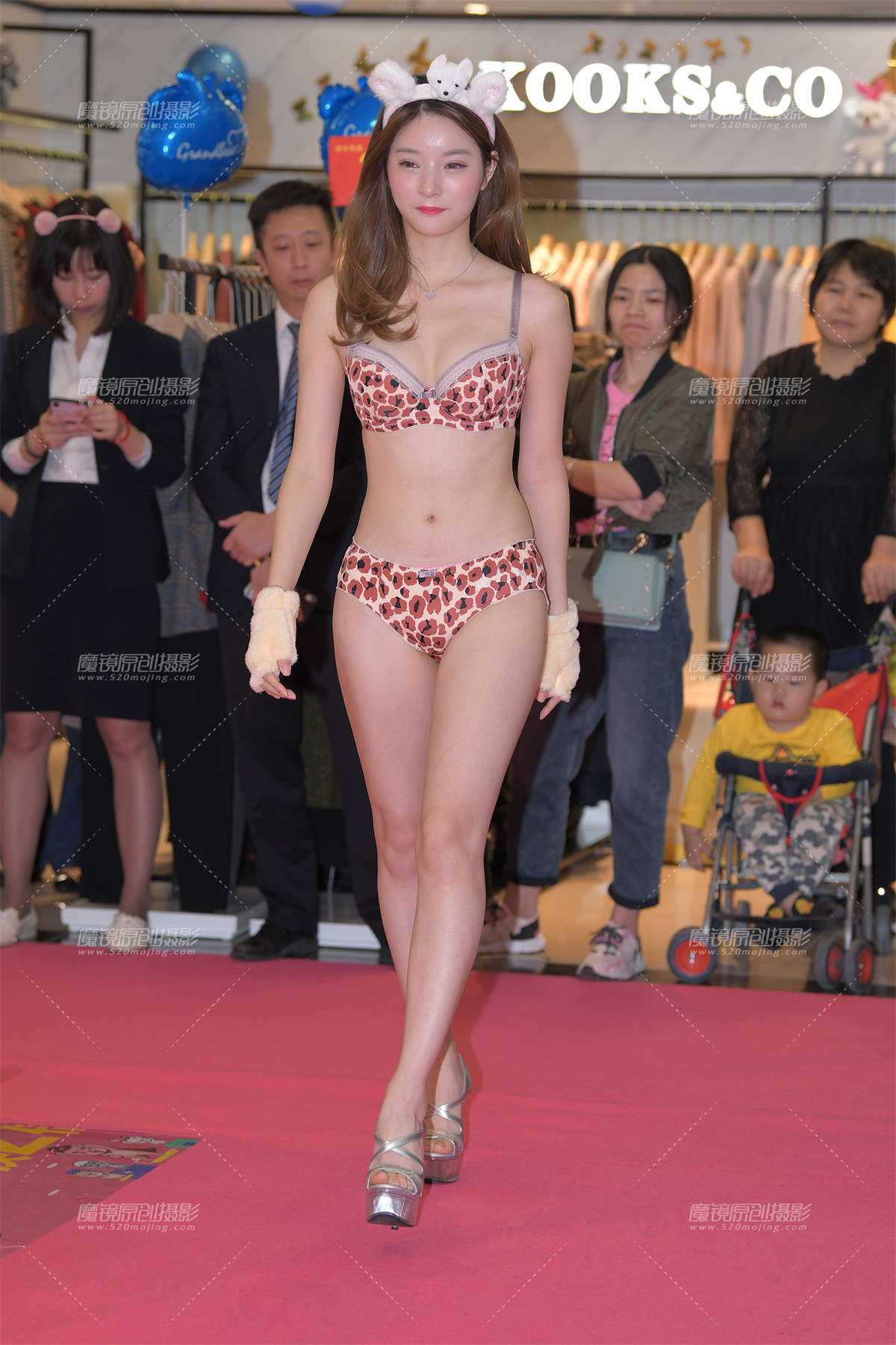 【视觉冲击赛贴】长腿小可爱-日更街拍