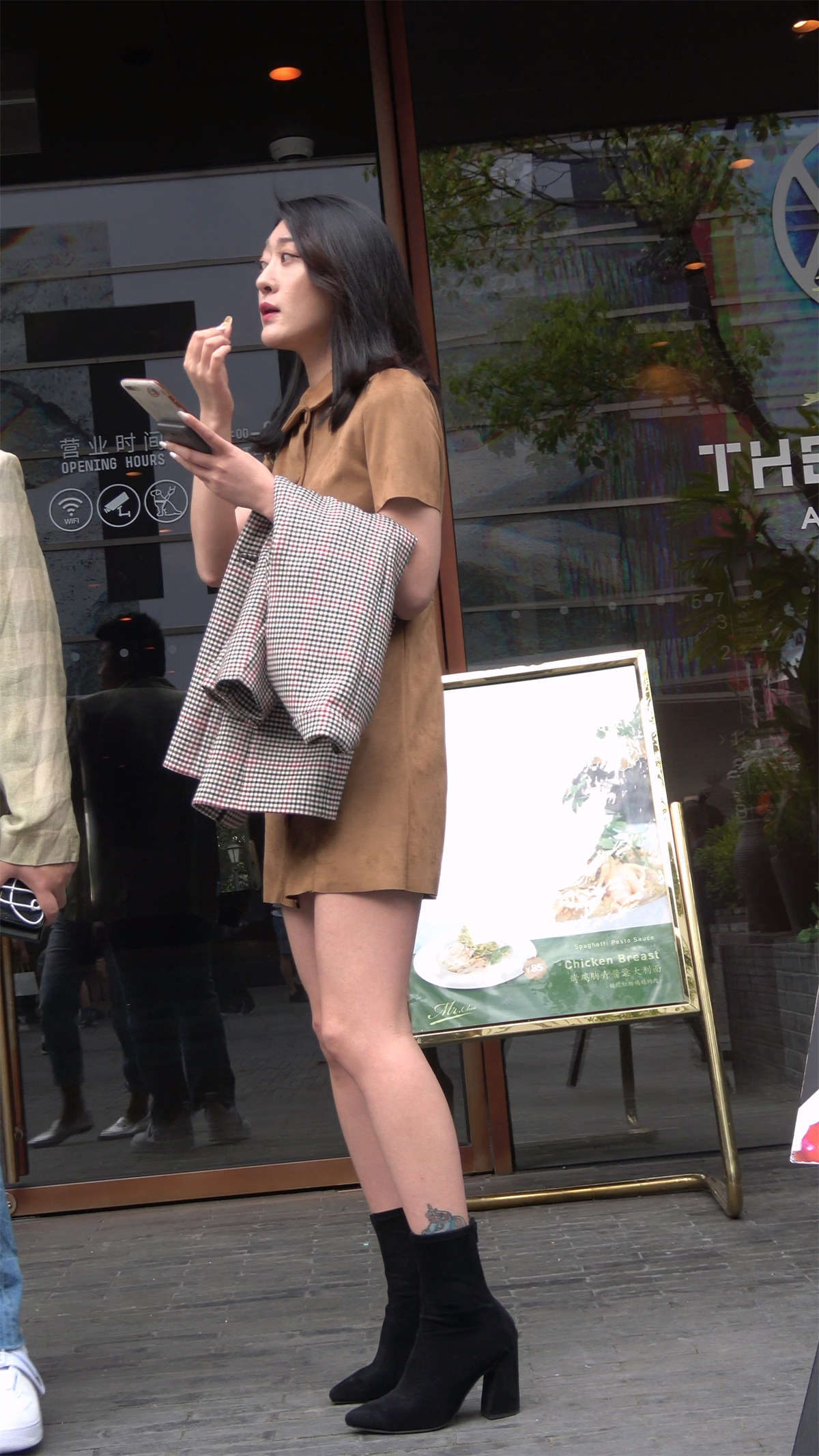 图片[2]-御姐范大长腿美女-日更街拍