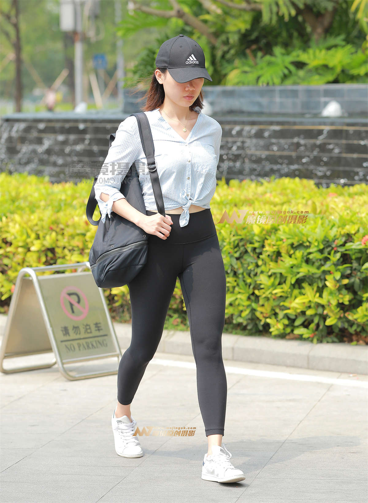 图片[2]-【视觉冲击赛帖】露腰，性感，翘臀 美眉-日更街拍