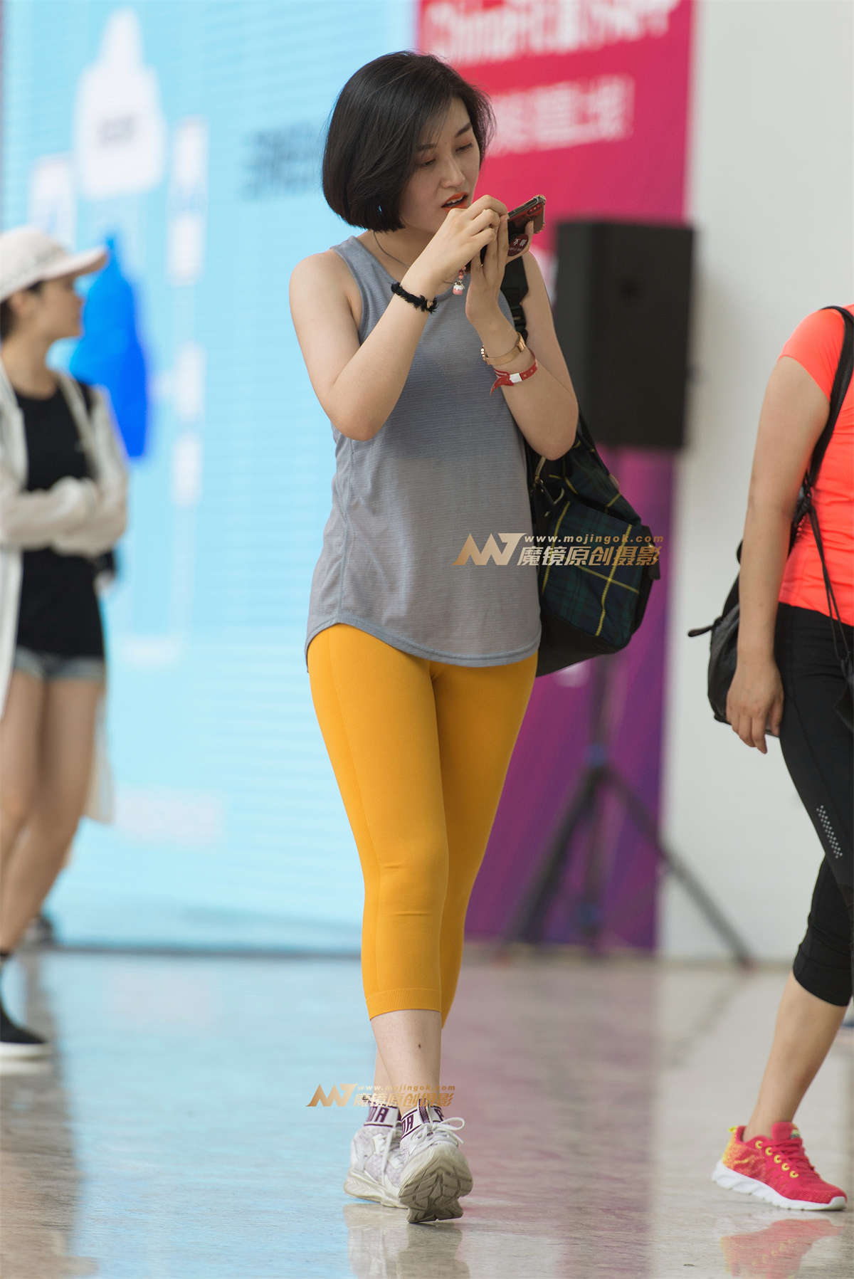 【浅蓝色赛帖】黄色是我最喜欢的颜色-日更街拍