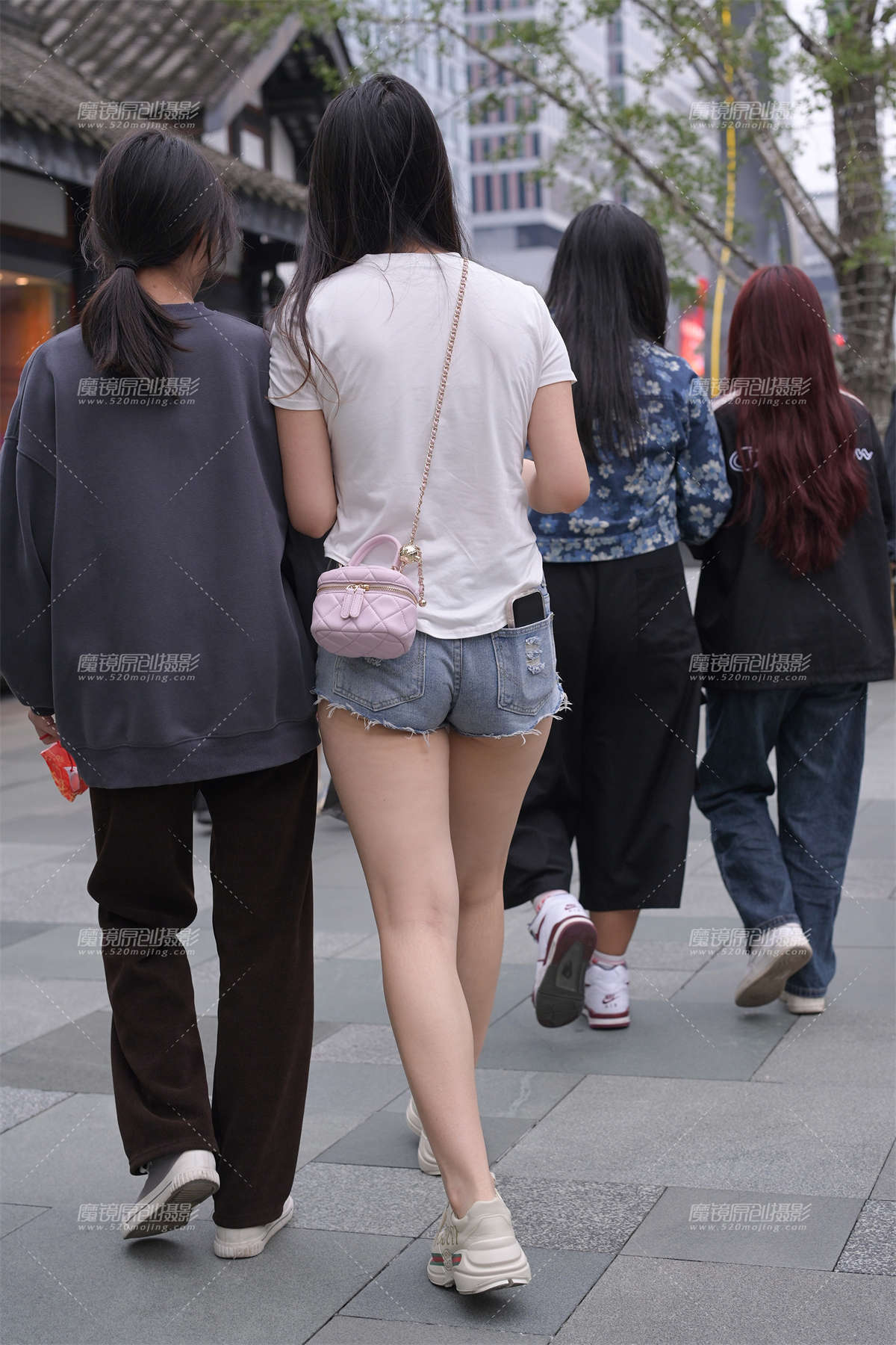 图片[2]-热裤-青春气息-日更街拍