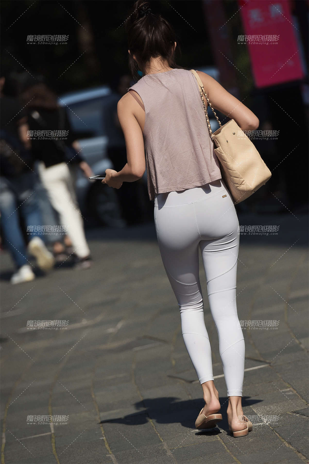 图片[2]-【咔喳赛帖】身材紧致的白裤__-日更街拍