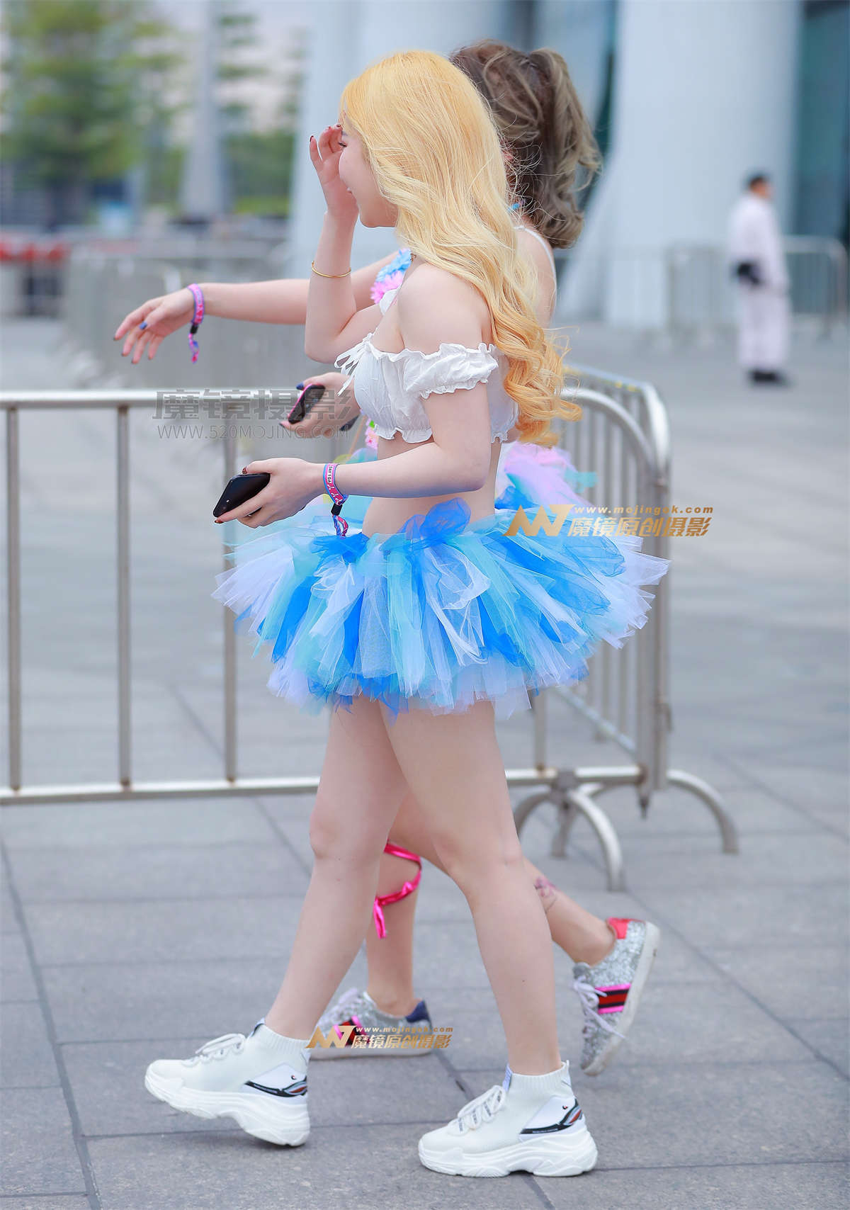 【视觉冲击赛帖】每一寸肌肤都那么的白嫩滑溜-日更街拍