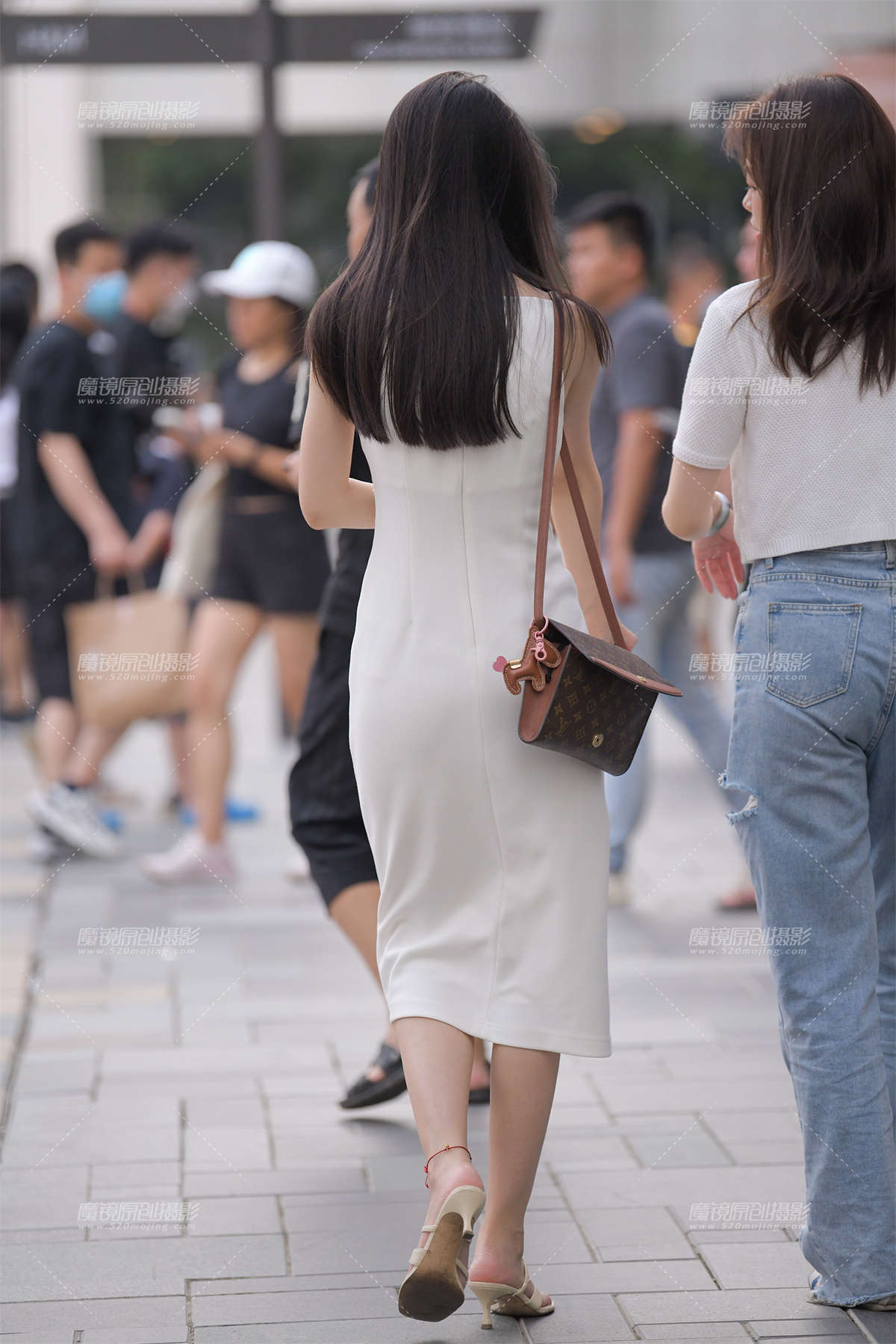 图片[2]-文雅的白裙美女-日更街拍