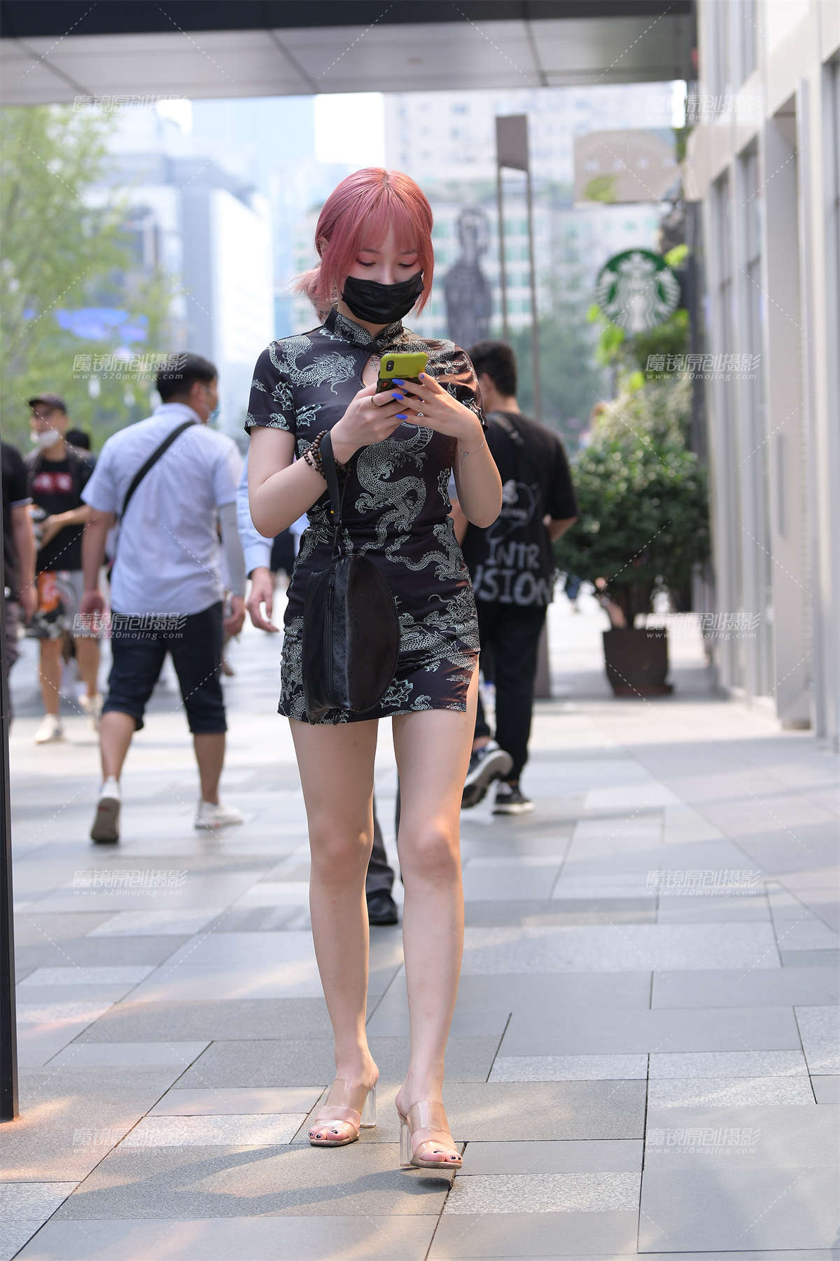 修身的旗袍美女-日更街拍